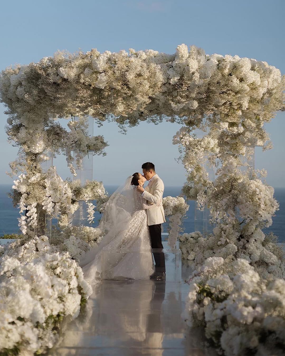 Top Oceanfront Wedding Destinations for Your Big Day  Top Oceanfront Wedding Destinations for Your Big Day  photo