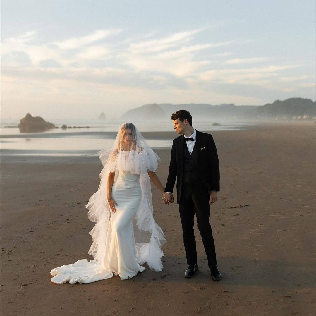 To Elope or Not to Elope? Navigating the Intricacies of Modern Matrimony To Elope or Not to Elope? Navigating the Intricacies of Modern Matrimony photo