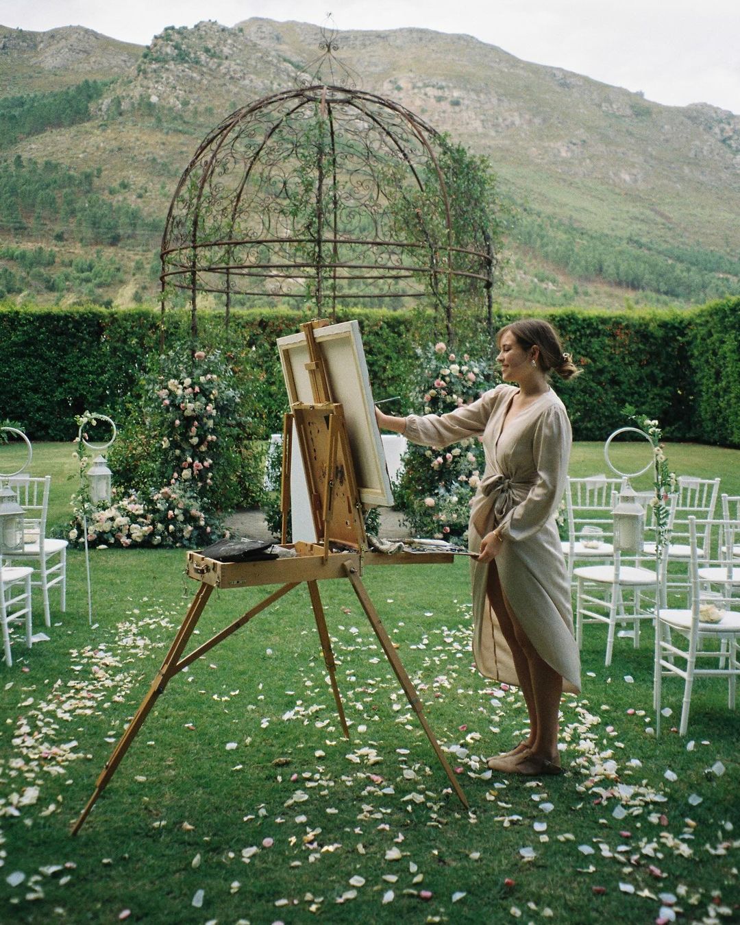Everything You Need to Know About Live Wedding Painting Everything You Need to Know About Live Wedding Painting photo