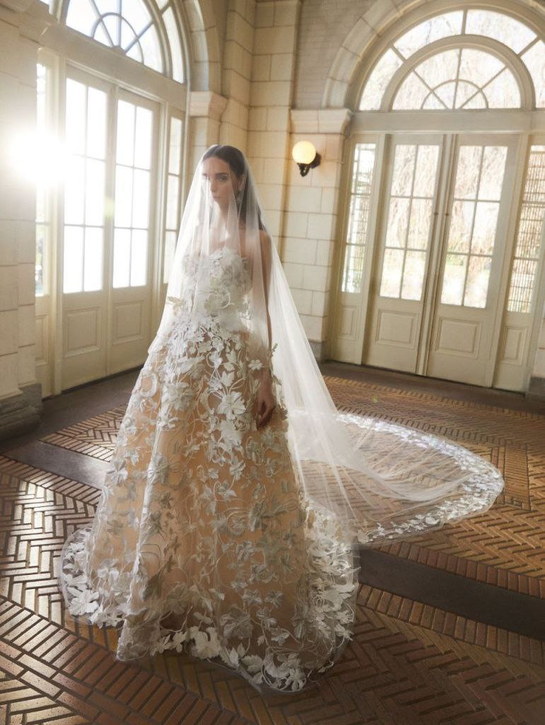 Oscar de la Renta Wedding Dresses: A Decade of Elegance Oscar de la Renta Wedding Dresses: A Decade of Elegance photo