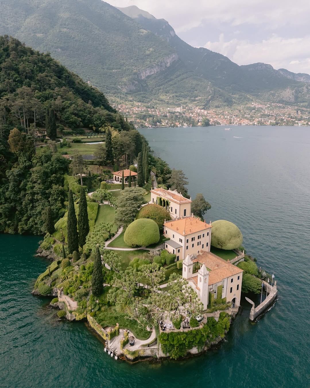 Renowned Waterfront Villas
