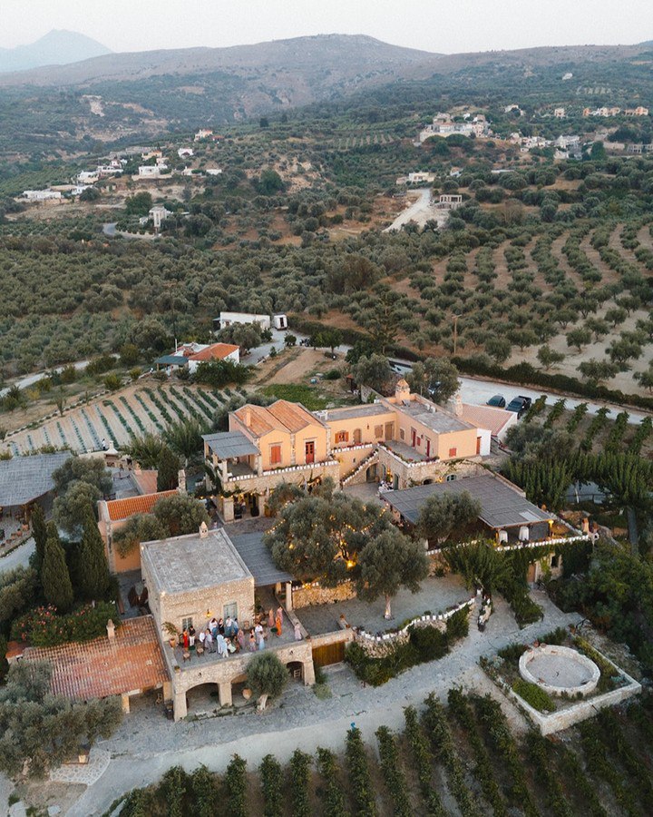 Dream Crete Wedding Venues for an Unforgettable Celebration photo