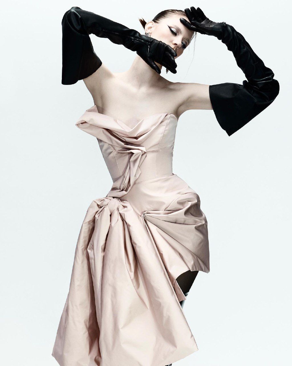 Bright Spring Accents: Ideas on How to Create a Bold Outfit for a Wedding Celebration Bright Spring Accents: Ideas on How to Create a Bold Outfit for a Wedding Celebration photo