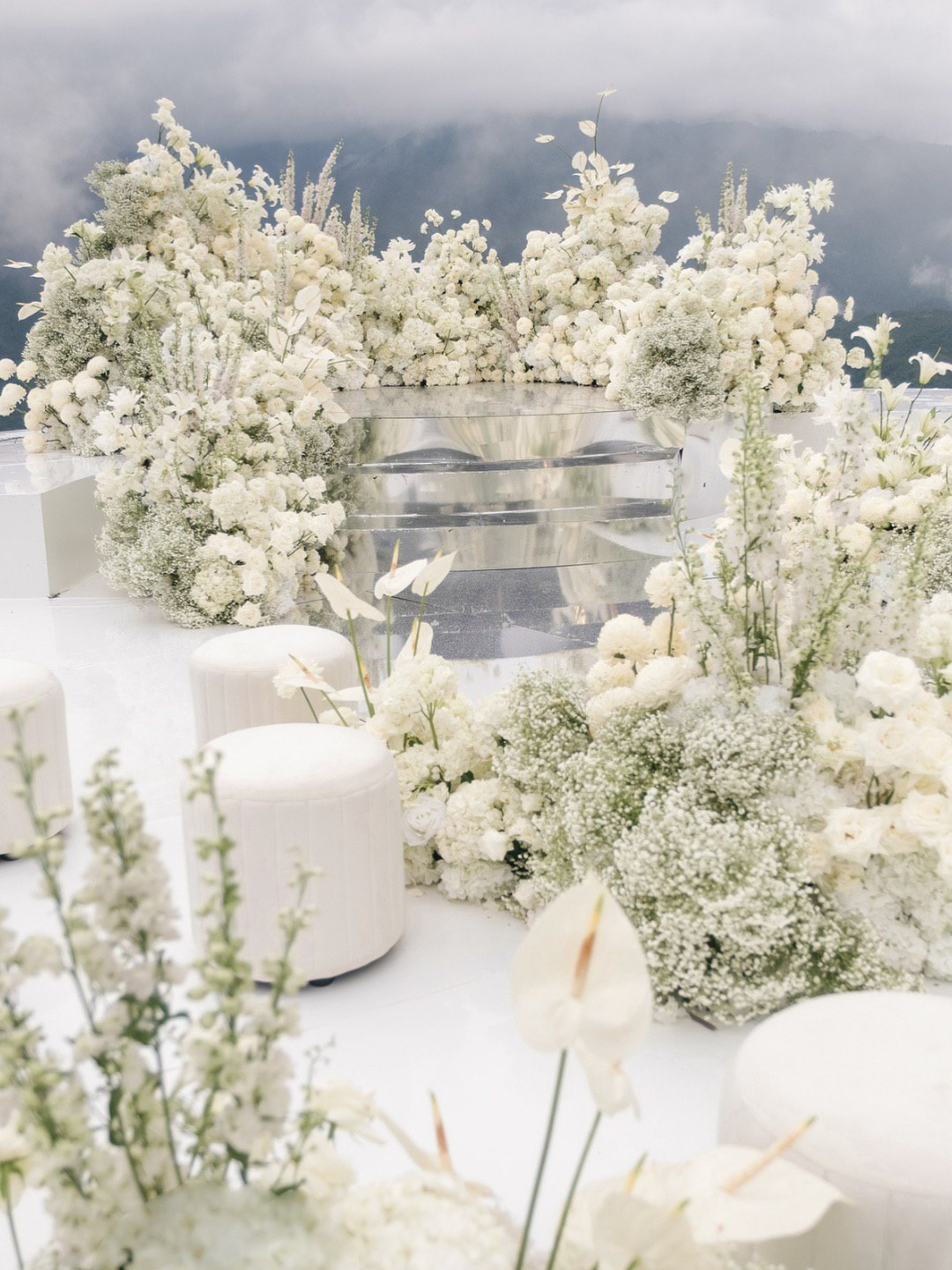 Cloud Dancer 2026: Pantone’s Trendy Wedding Color of the Year photo