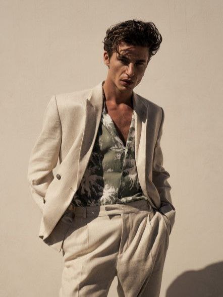 Lightweight Suits for Grooms at Summer Weddings Lightweight Suits for Grooms at Summer Weddings photo
