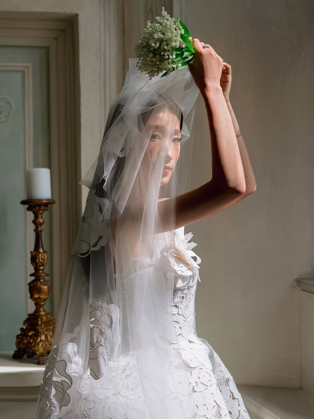 20 Poses for the Bride: Classic to Modern 20 Poses for the Bride: Classic to Modern photo