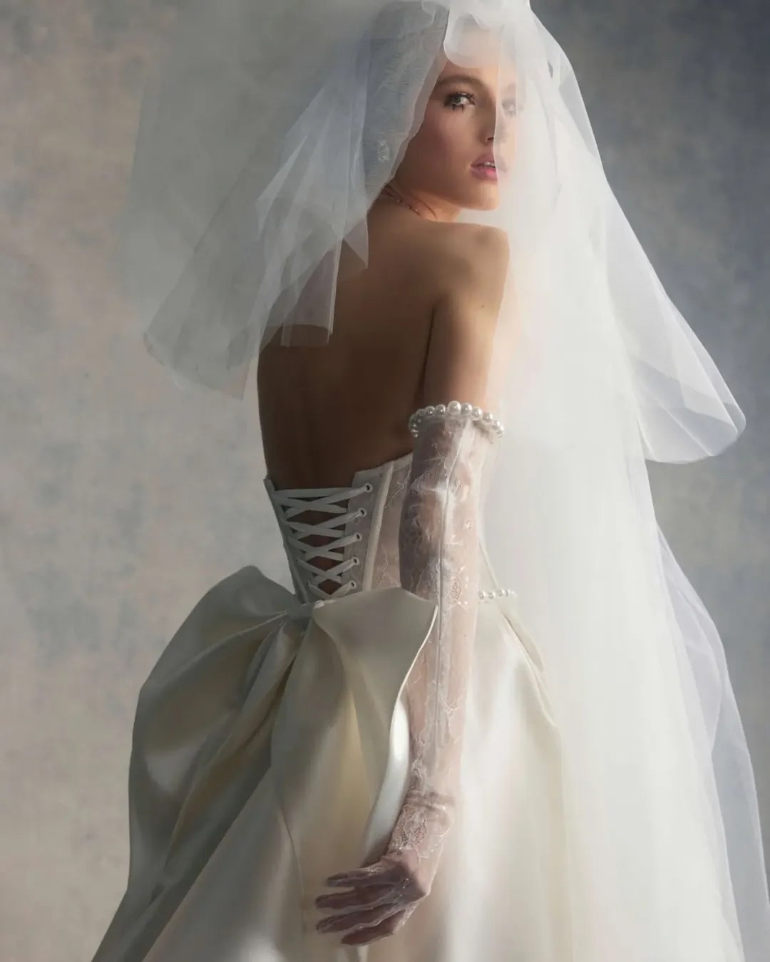 The Timeless Elegance of Bridal Gloves photo