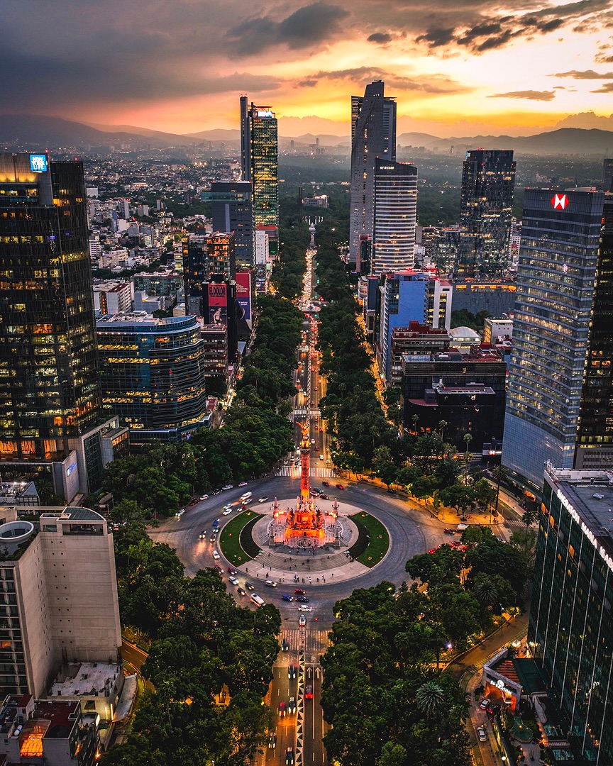 Vibrant Culinary & Artistic Districts