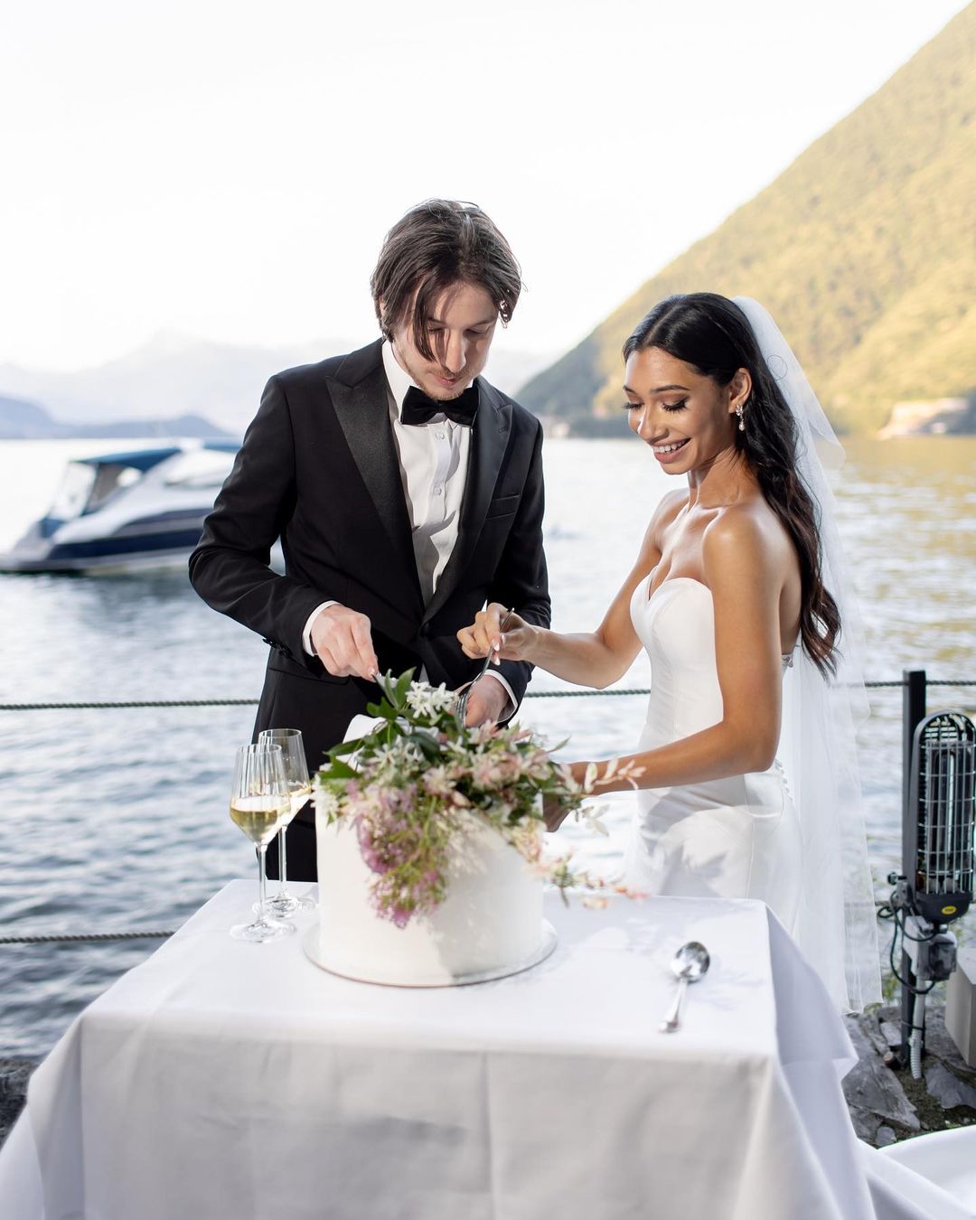 A Complete Wedding Cake Checklist A Complete Wedding Cake Checklist photo
