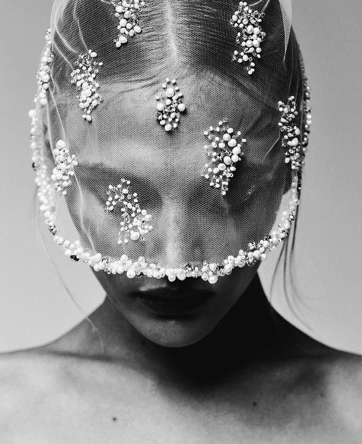 Wedding Accessories 2026: Statement Bows and Couture Details photo