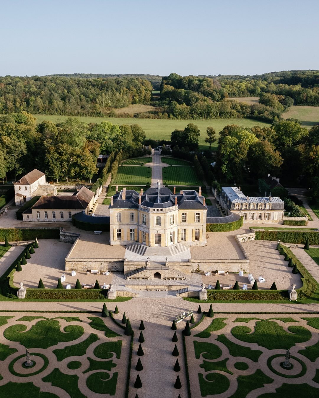 How to Choose the Right Vendors for Your Provence Wedding photo