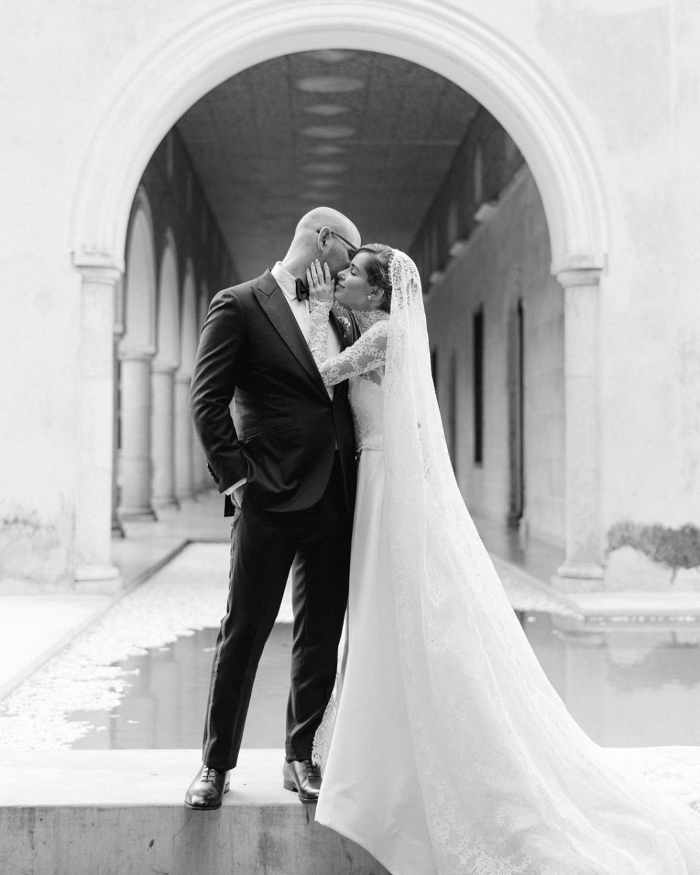How to Pay for a Wedding and Save Money Wisely How to Pay for a Wedding and Save Money Wisely photo