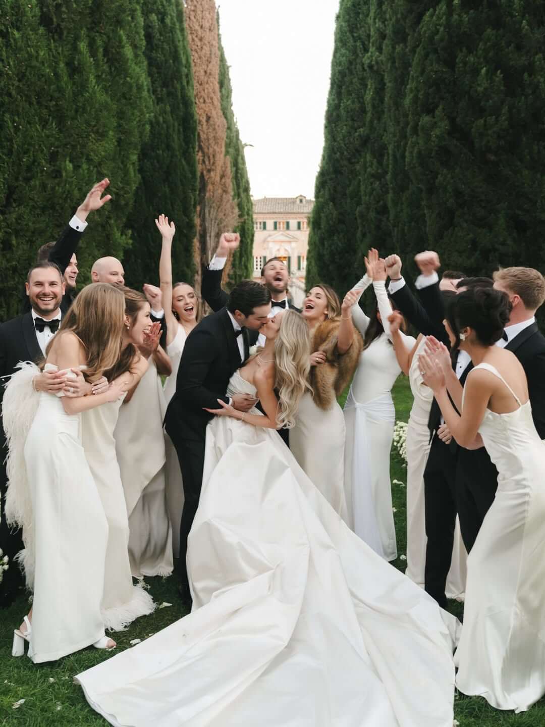 Wedding Family Photos: How Photographers Capture Emotional Moments photo