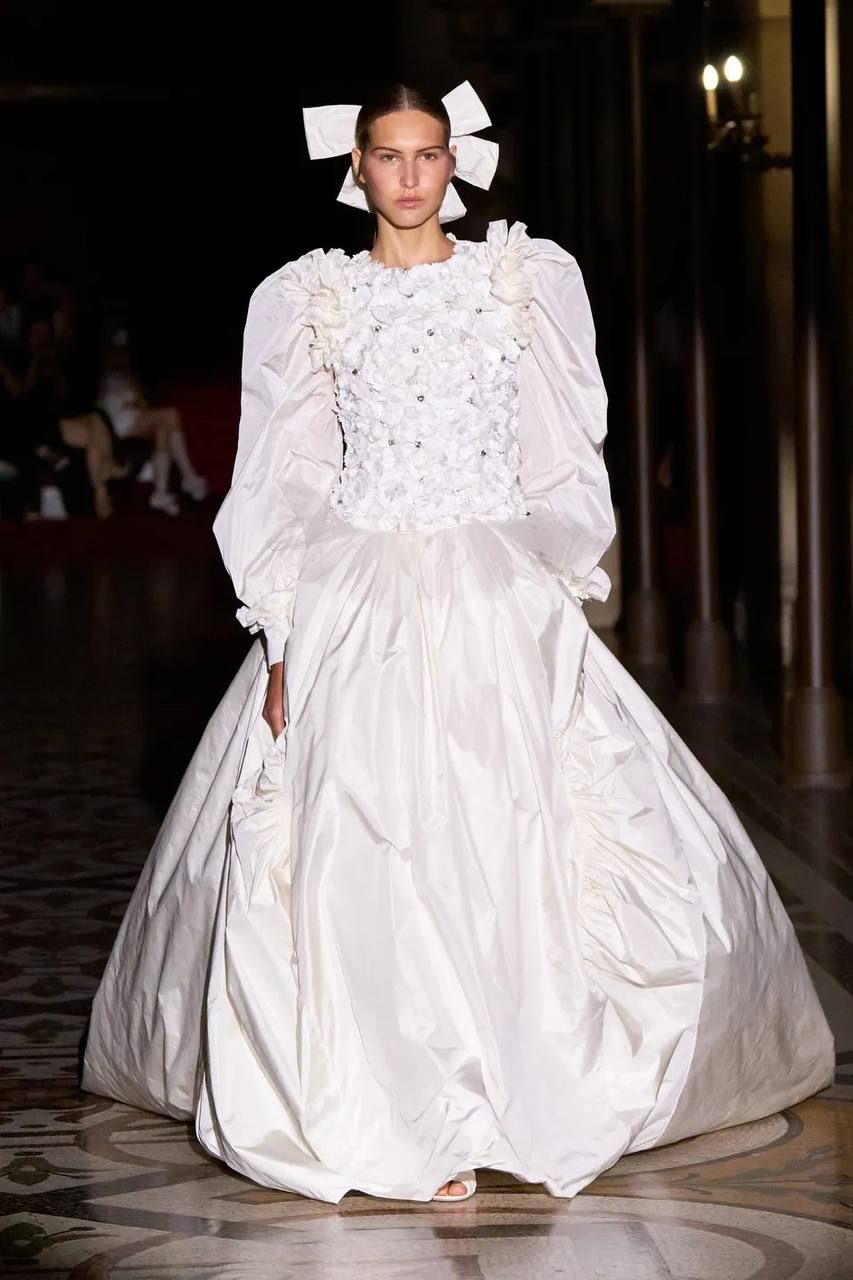 Trendsetting Bridal Styles from Paris Fashion Week FW 2024-2025 Trendsetting Bridal Styles from Paris Fashion Week FW 2024-2025 photo