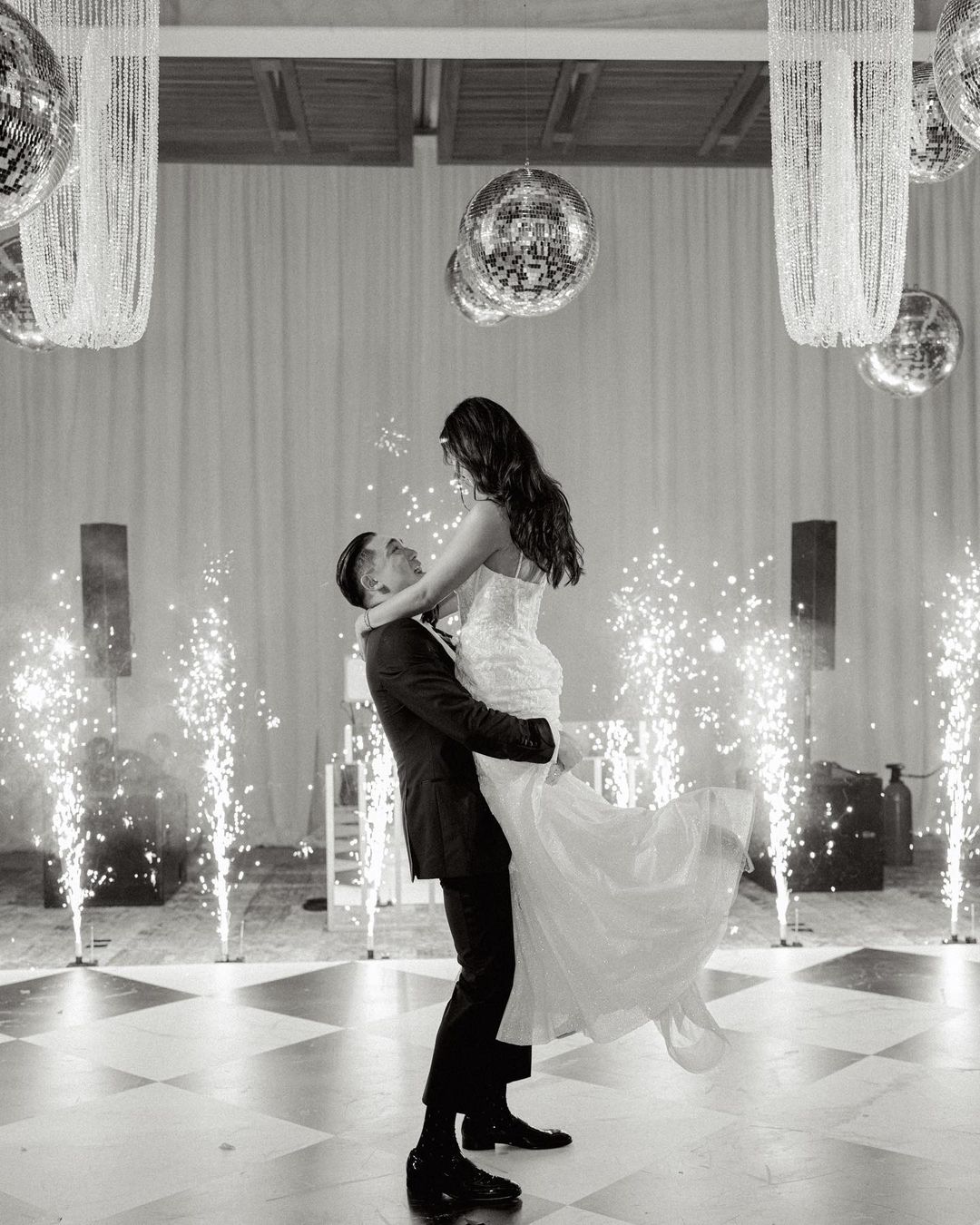 Top 460 Wedding Songs: The Past & Present List photo