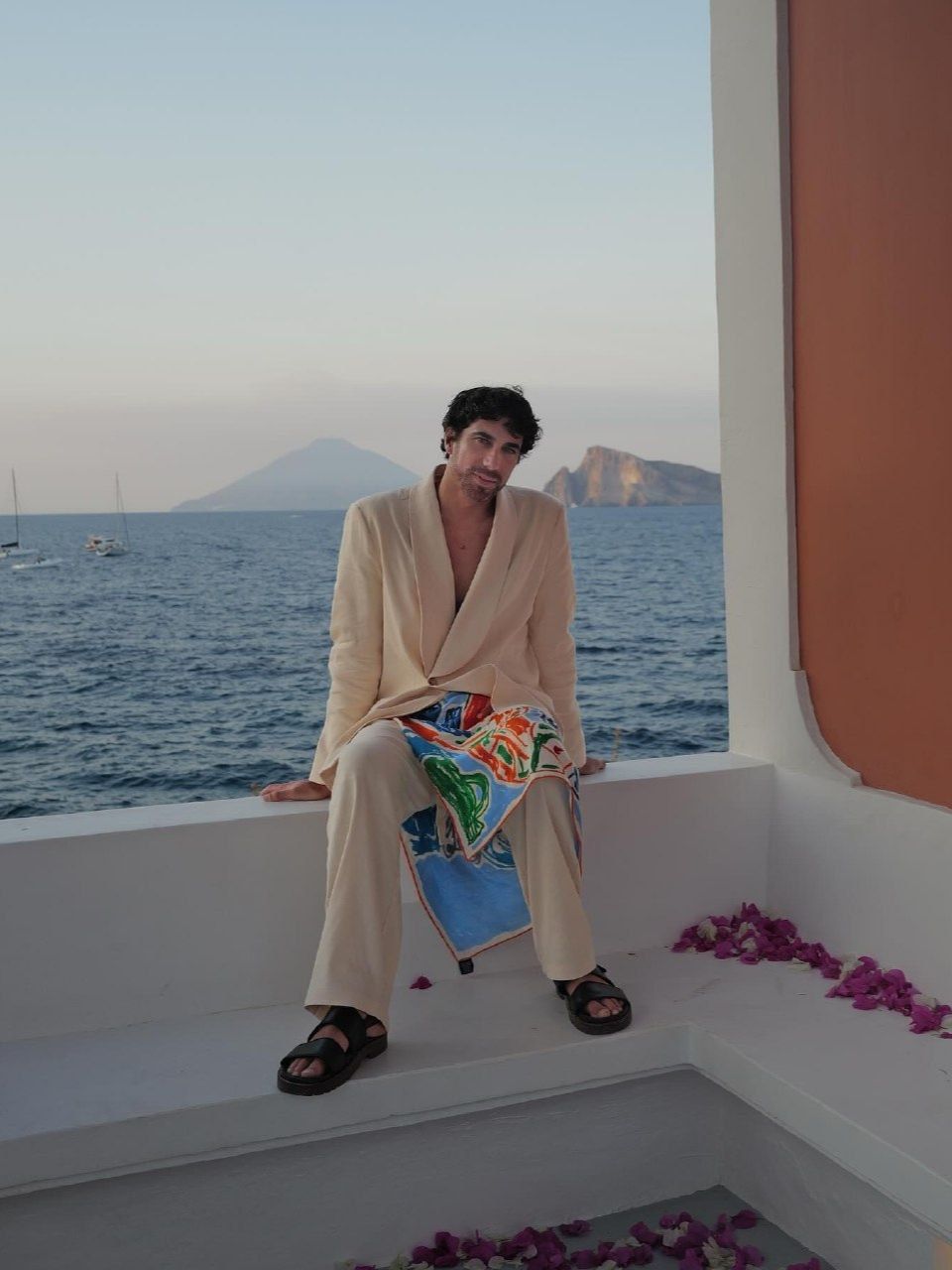 Men's Beach Wedding Attire: Stylish & Comfortable Looks Men's Beach Wedding Attire: Stylish & Comfortable Looks photo