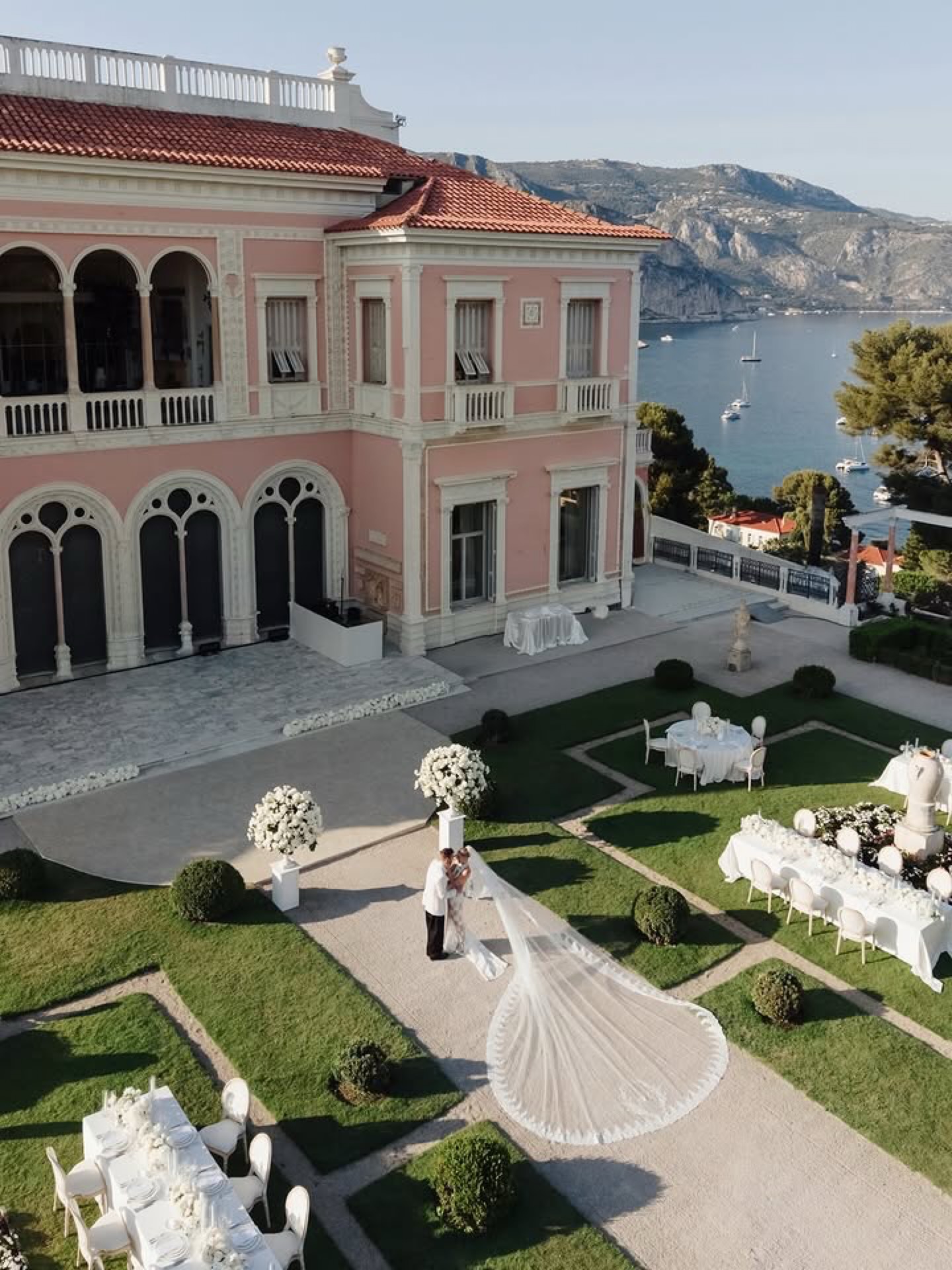 How To Find A Wedding Photographer: Top 13 Tips photo