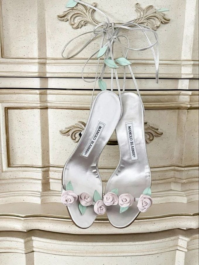 Manolo Blahnik Bridal Shoes: Timeless Elegance Manolo Blahnik Bridal Shoes: Timeless Elegance photo
