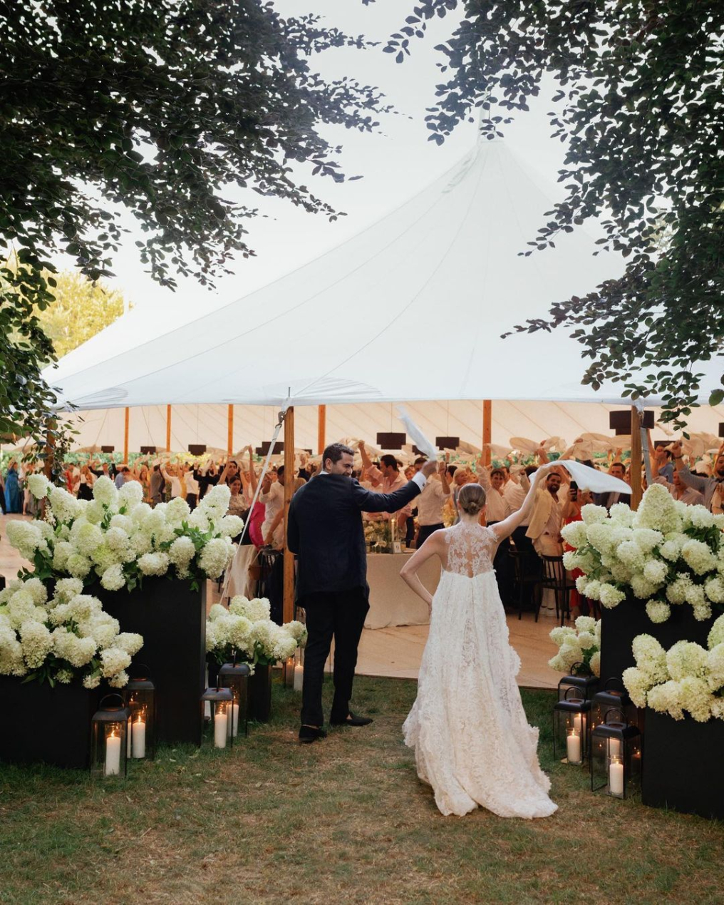 Key Differences Between a Wedding Ceremony and Reception Key Differences Between a Wedding Ceremony and Reception photo
