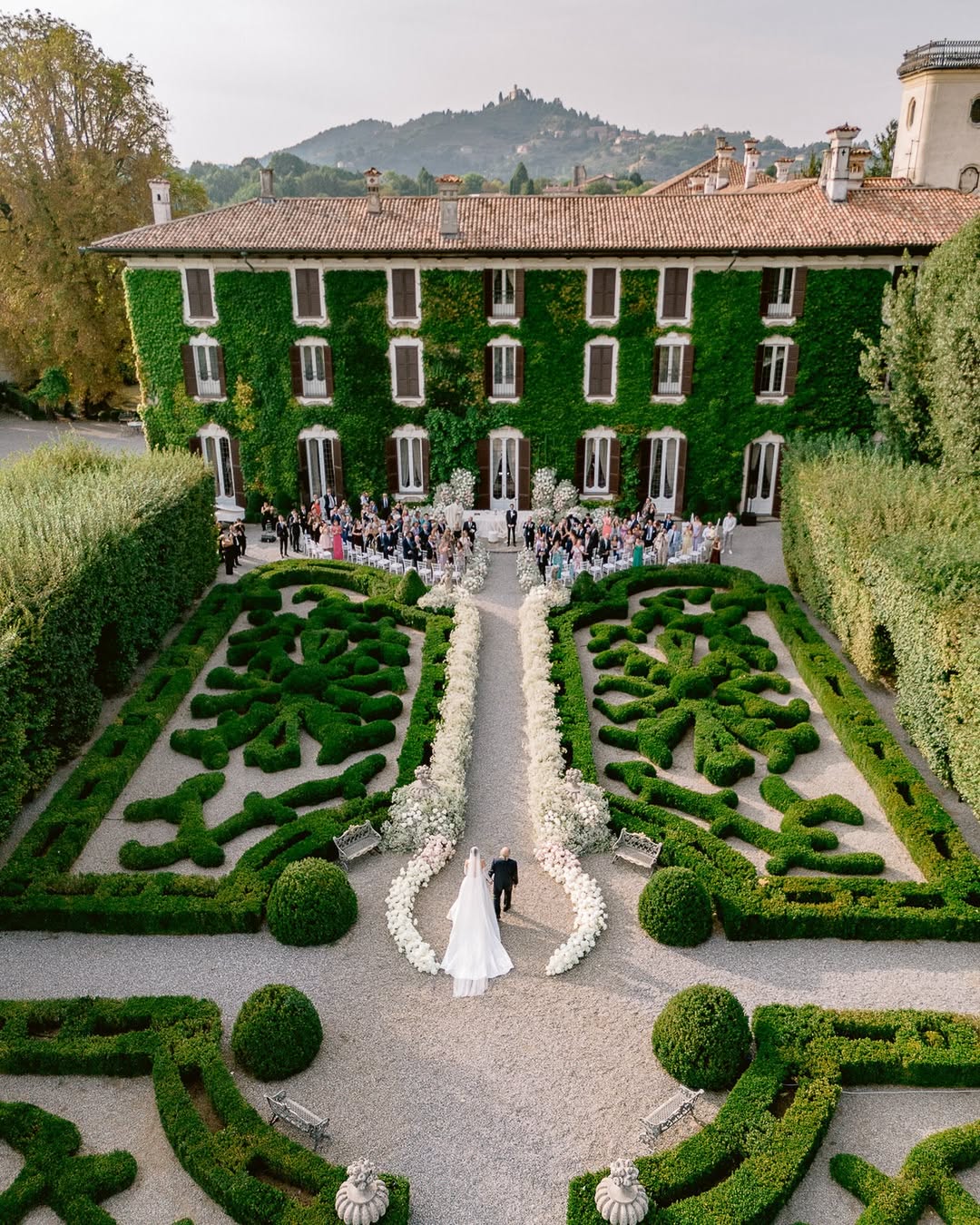 Backyard Wedding Ideas to Make Your Own photo