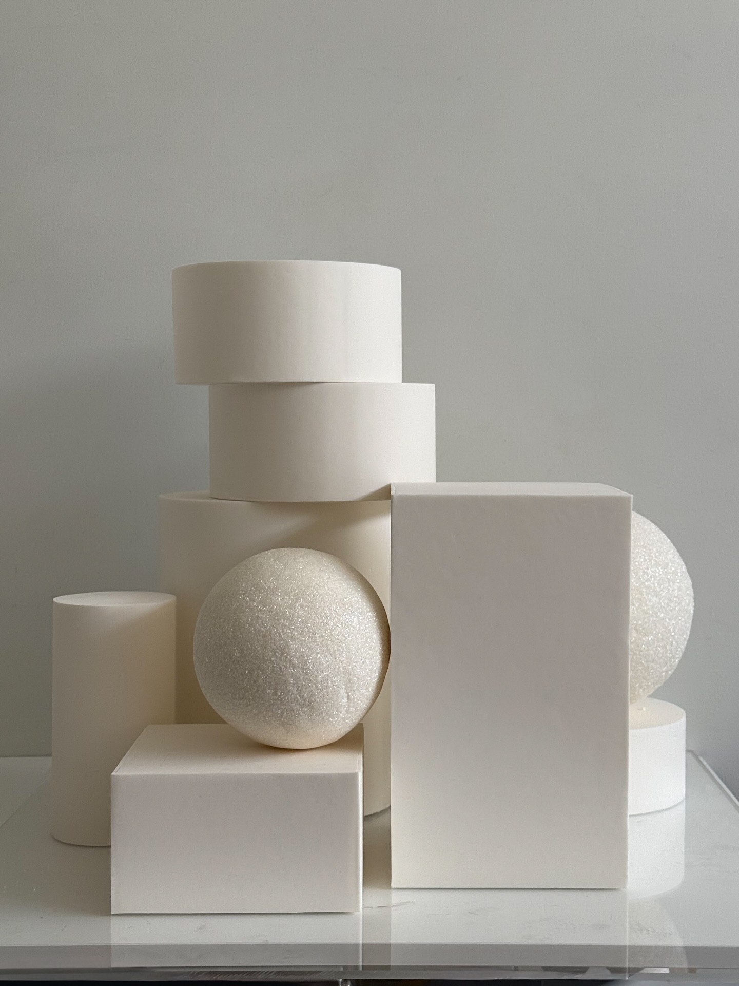 Stylish Minimalist Wedding Cake: Shapes, Colors and Single Accents photo