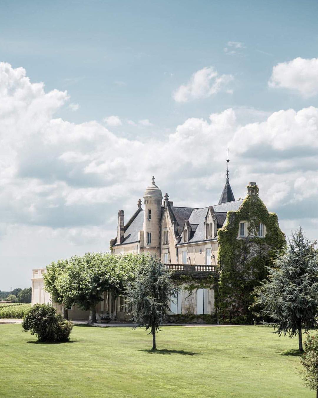 Elegant Châteaux with Historic Gardens