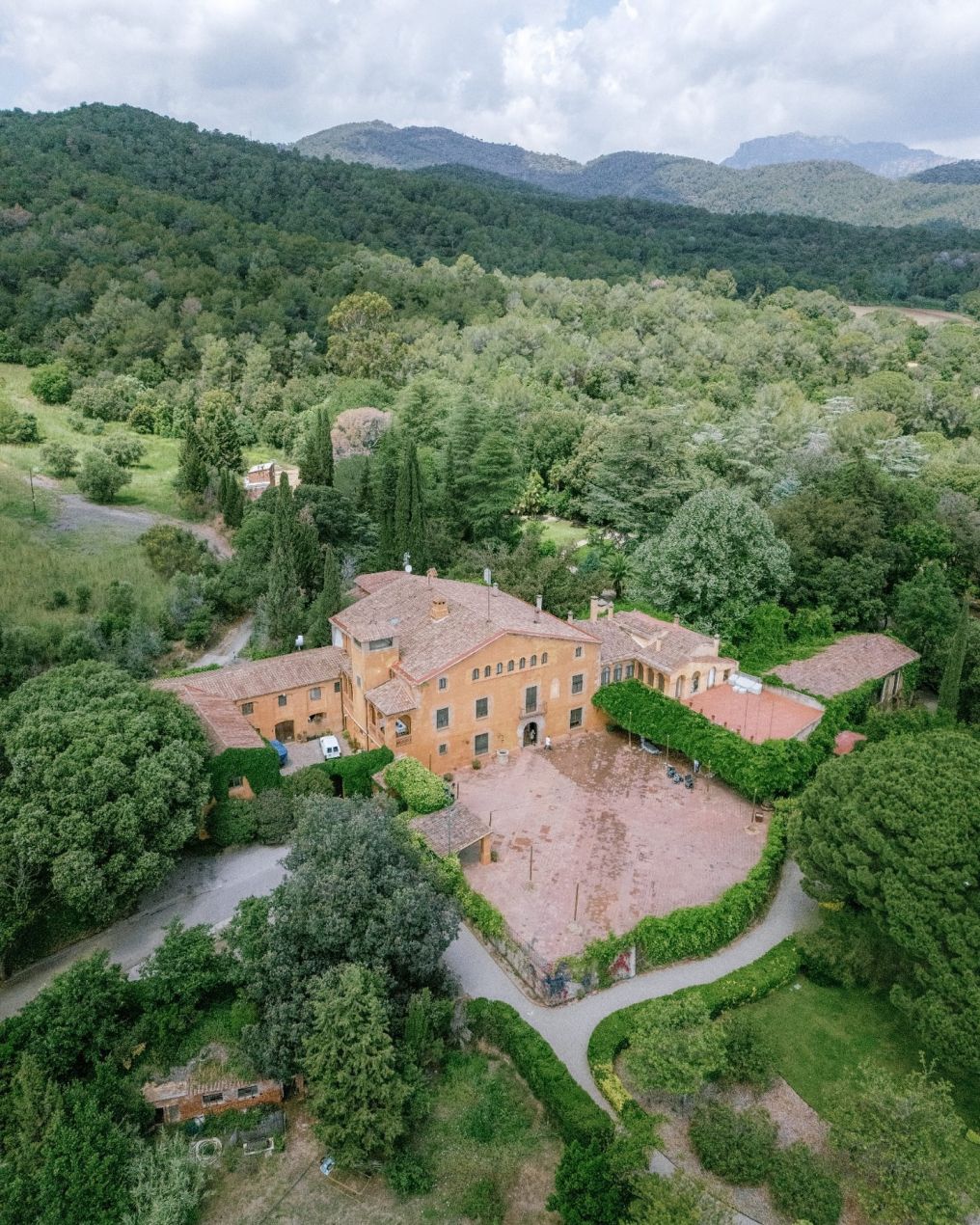 Your Wedding at Masía Egara: From Ceremony to Reception photo