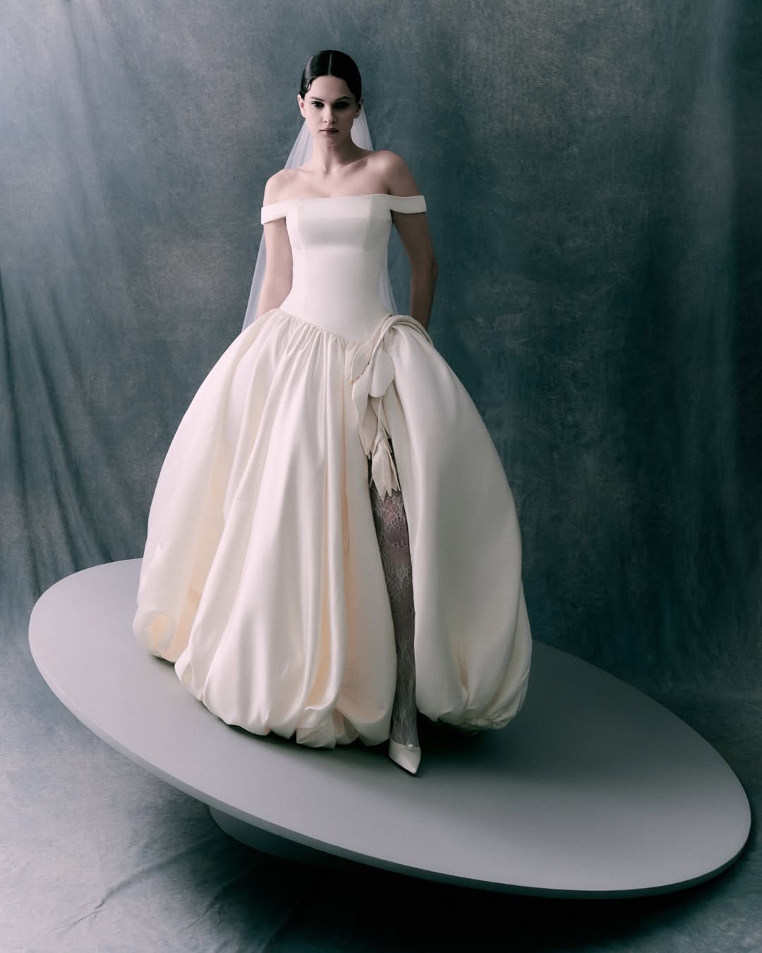 Tulip Silhouette Elegance — The Return of Sculptural Romance photo