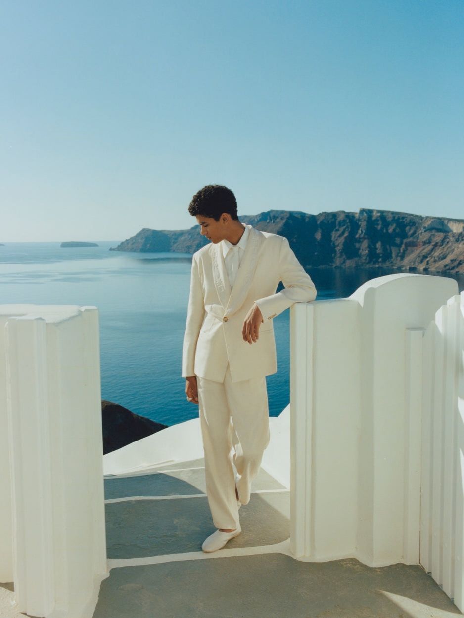 Groom Style Trends for 2025: Elegant Suits and Unexpected Accessories Groom Style Trends for 2025: Elegant Suits and Unexpected Accessories photo