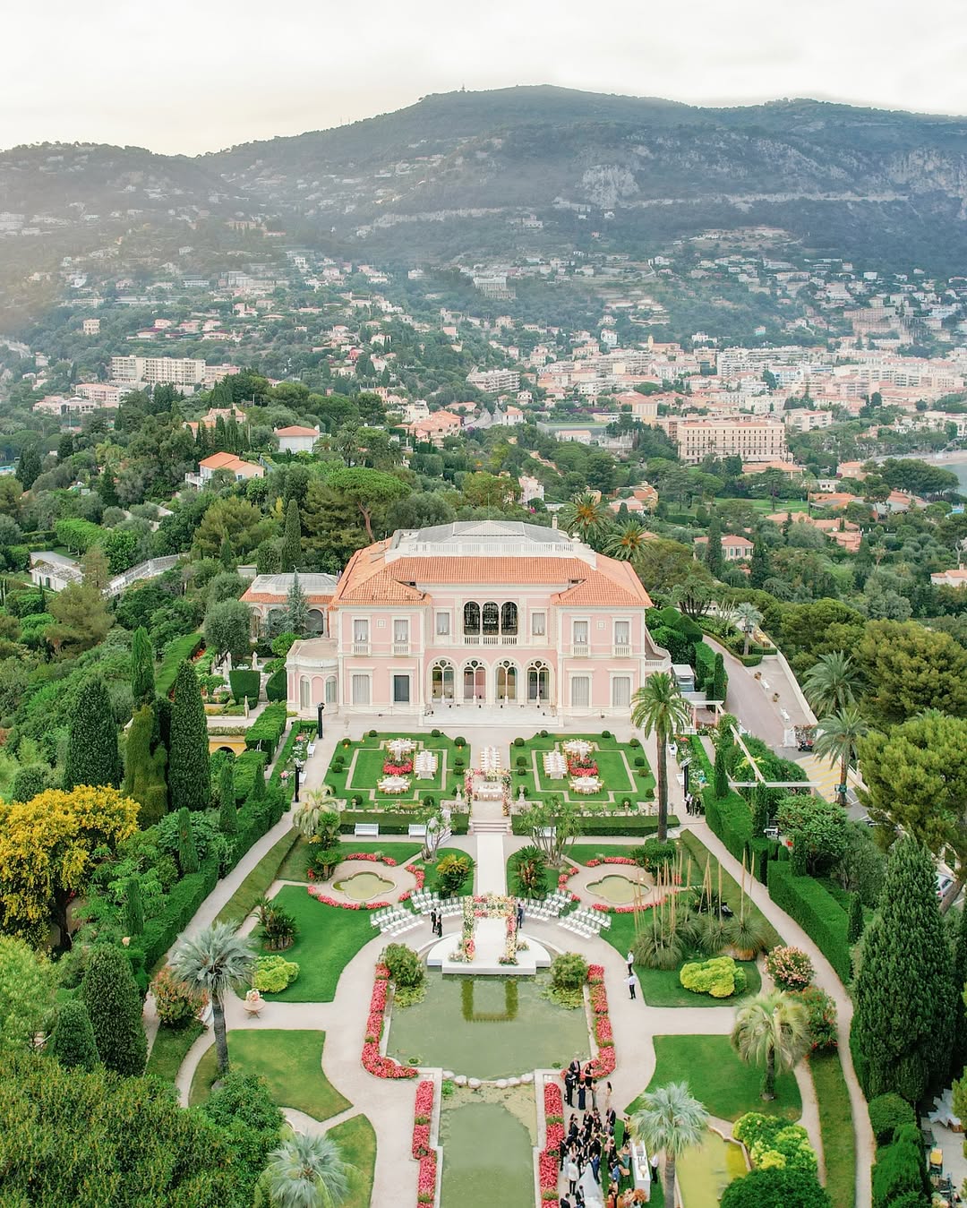 Château Views & Lavender Dreams