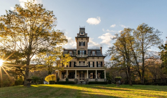 Hutton Brickyards Riverfront Hotel