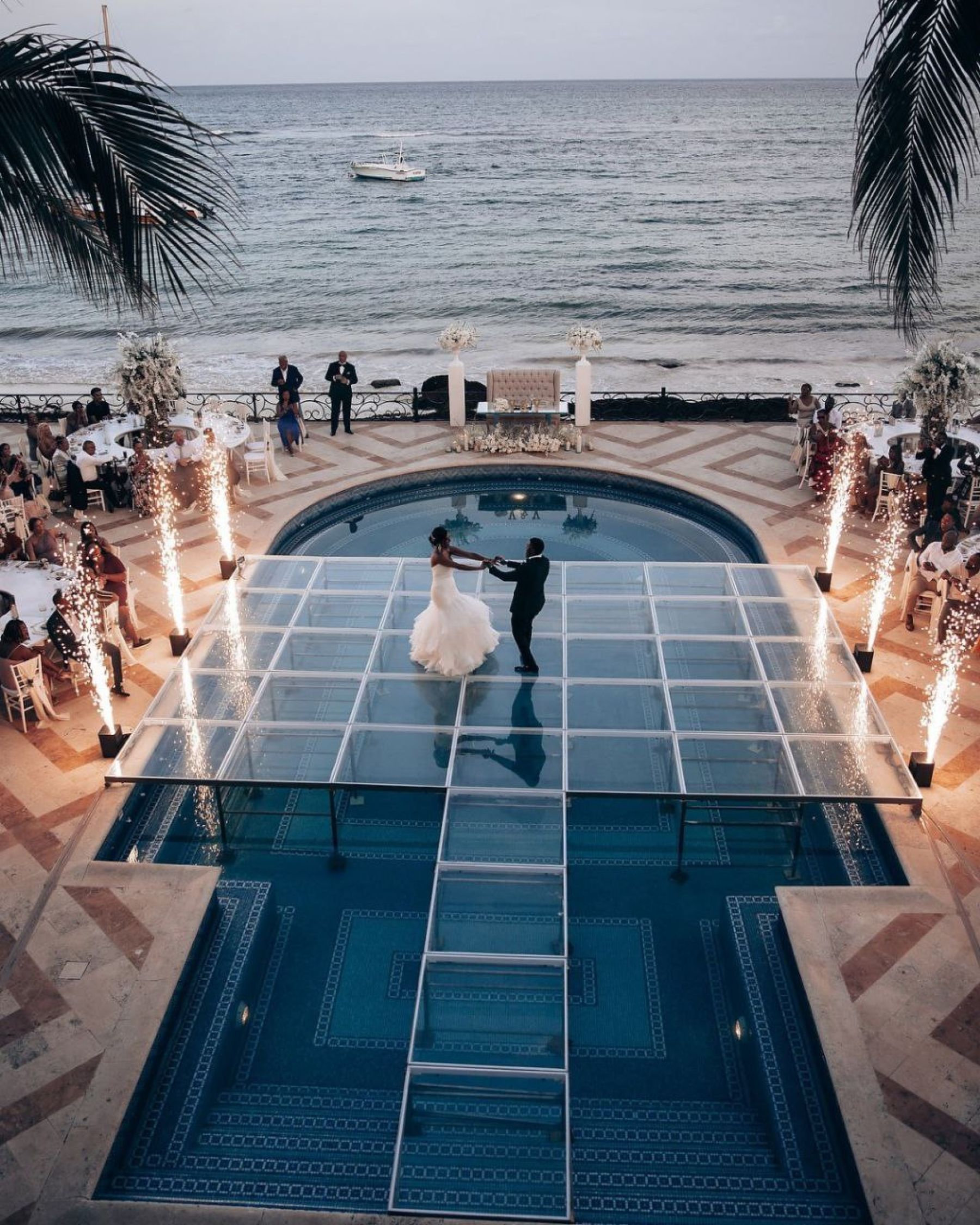 La Valencia Hotel Wedding : A Guide to an Amazing La Jolla Venue, image size:1800x2250