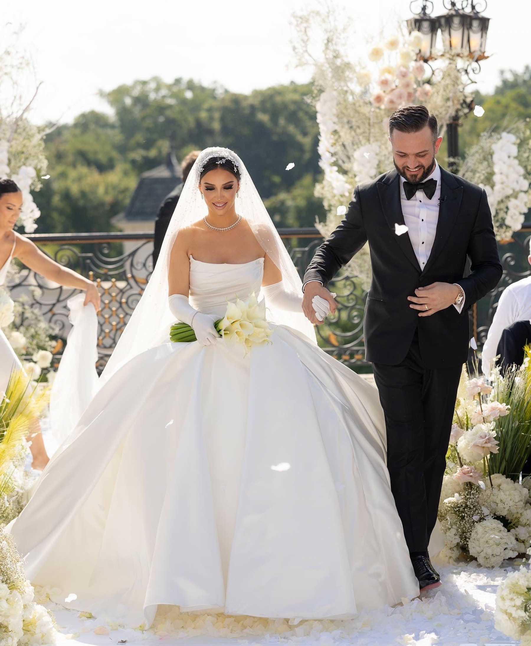Julia &amp; Emiljan: A Royal Fairytale Unfolds at the Legacy Castle - An Extravagant Celebration of Love photo