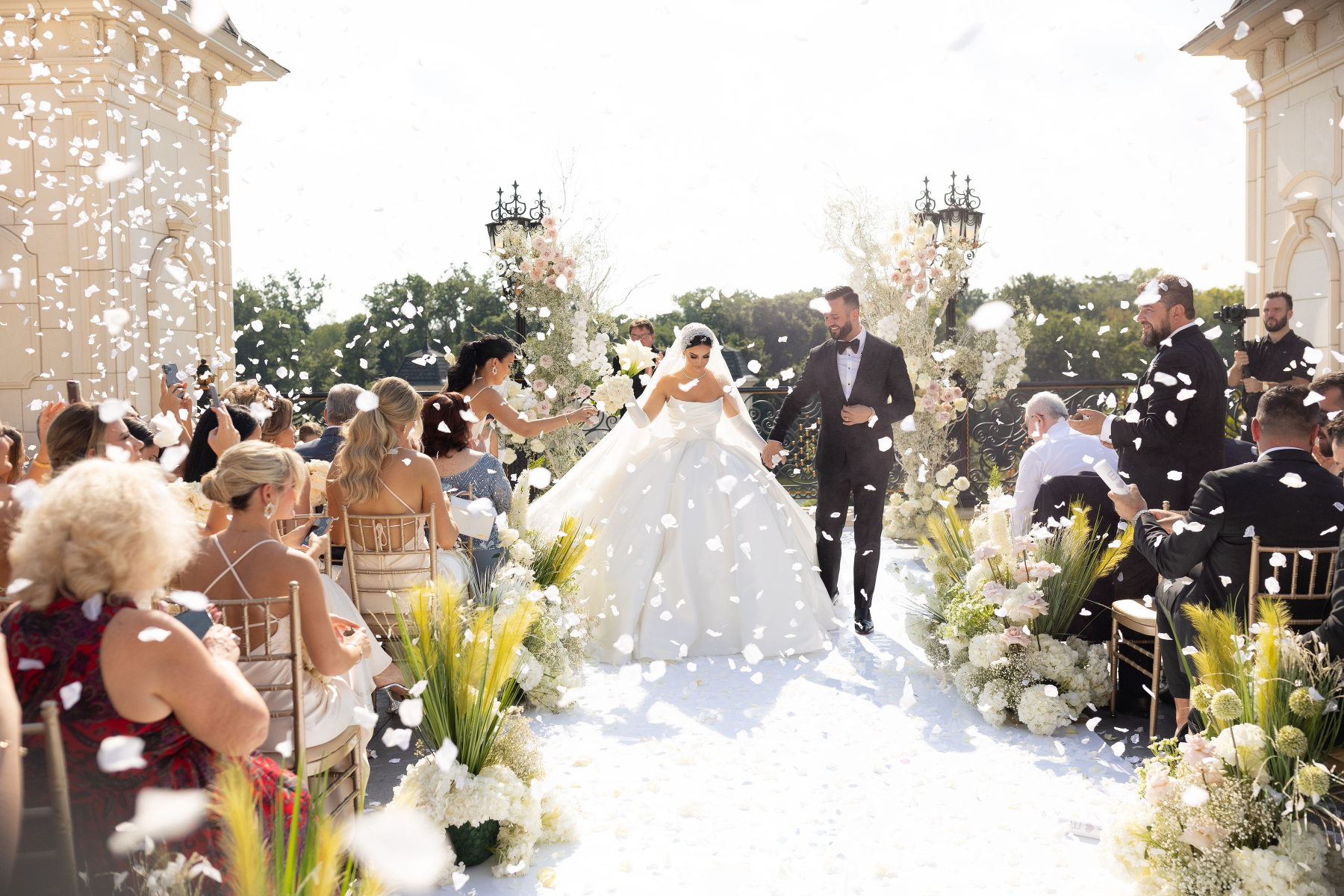 Julia &amp; Emiljan: A Royal Fairytale Unfolds at the Legacy Castle - An Extravagant Celebration of Love photo