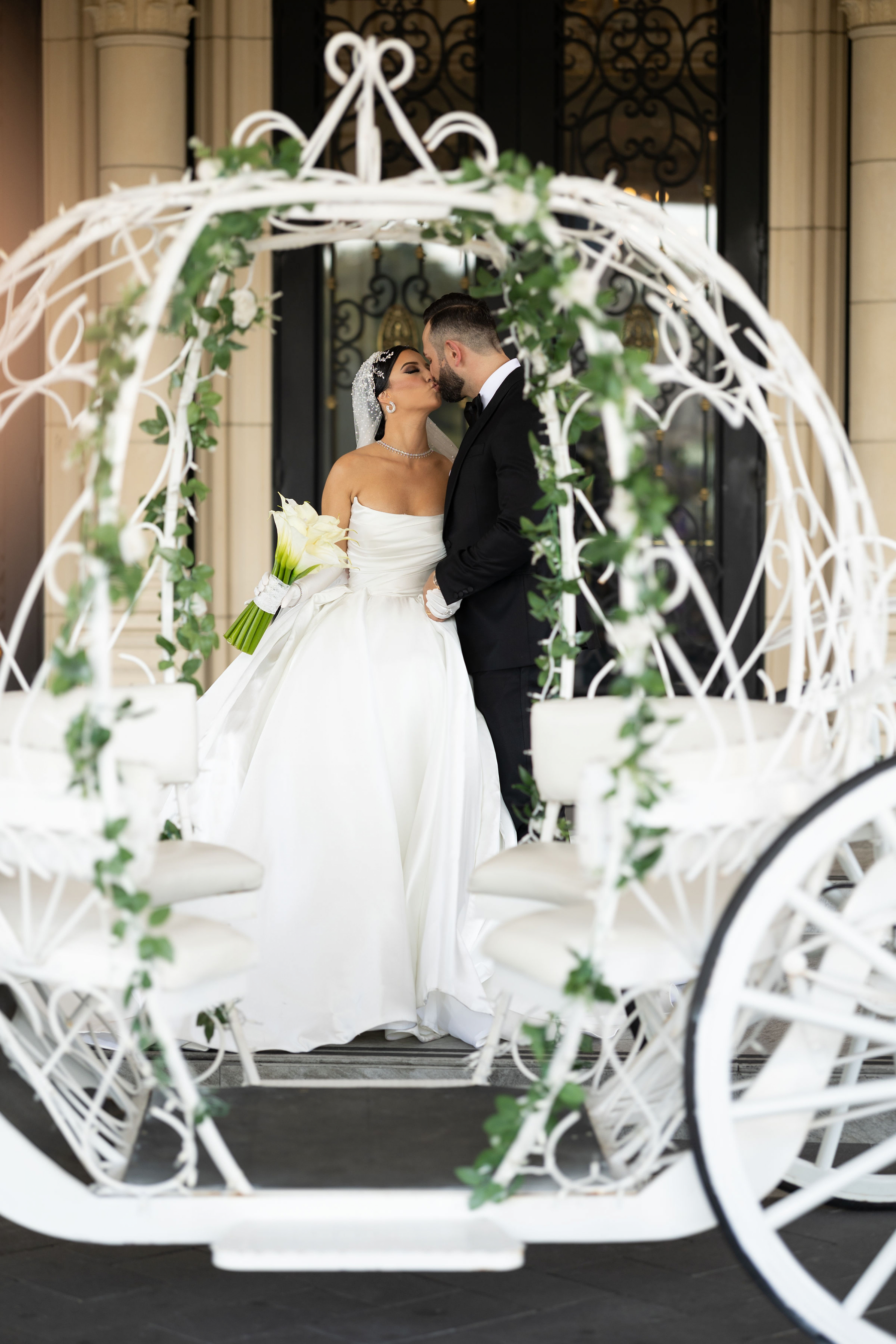 Julia &amp; Emiljan: A Royal Fairytale Unfolds at the Legacy Castle - An Extravagant Celebration of Love photo