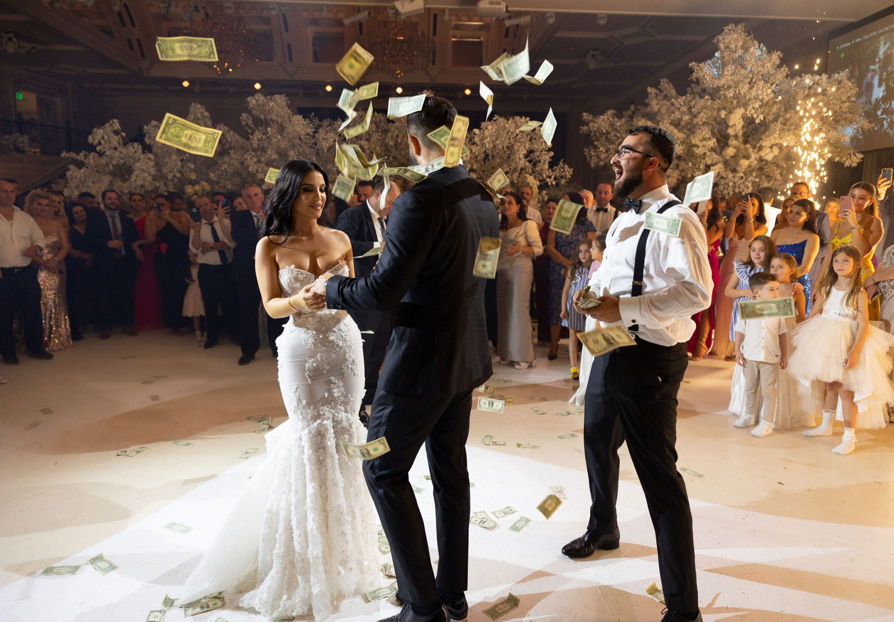 Julia &amp; Emiljan: A Royal Fairytale Unfolds at the Legacy Castle - An Extravagant Celebration of Love photo