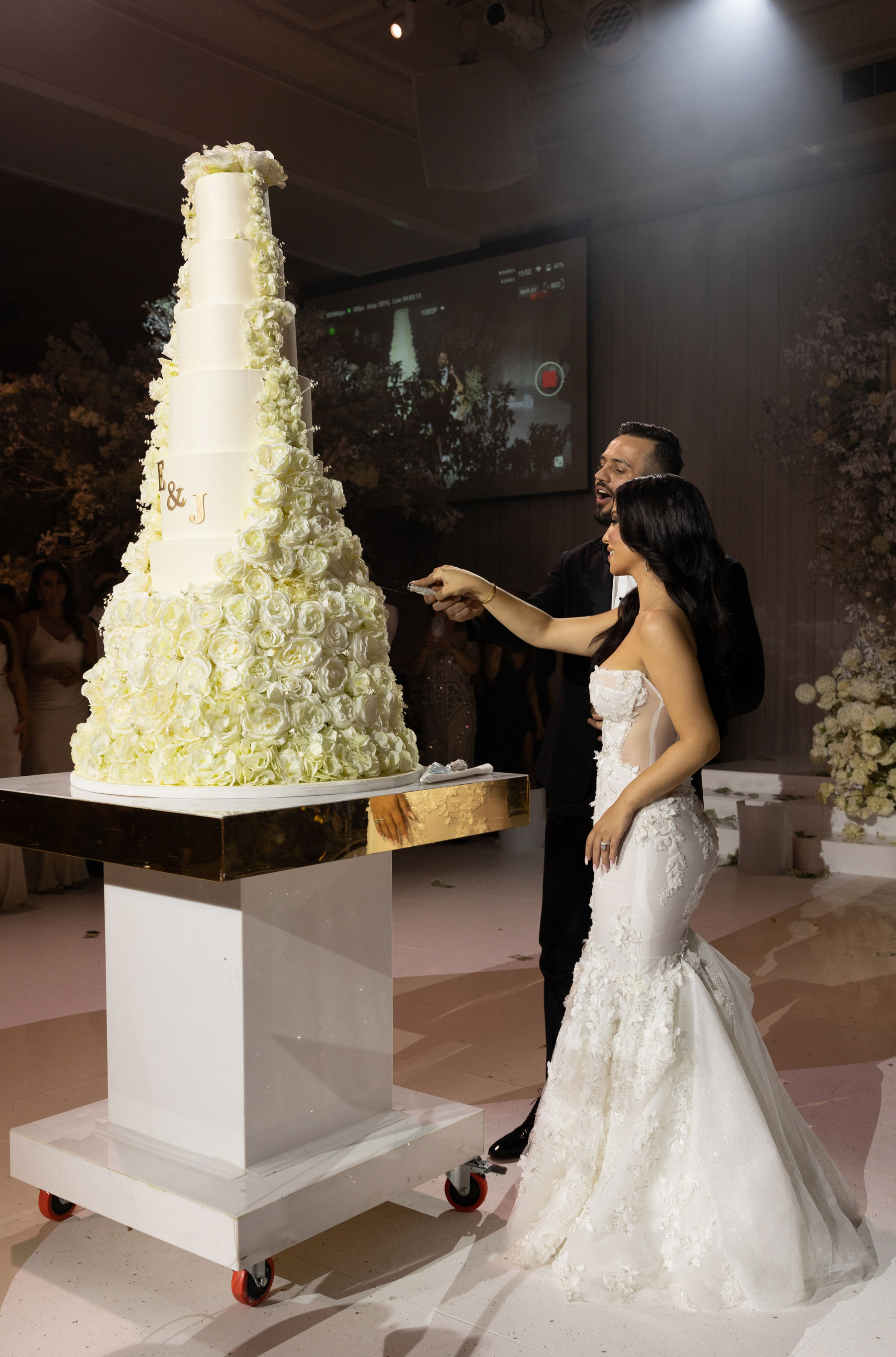 Julia &amp; Emiljan: A Royal Fairytale Unfolds at the Legacy Castle - An Extravagant Celebration of Love photo