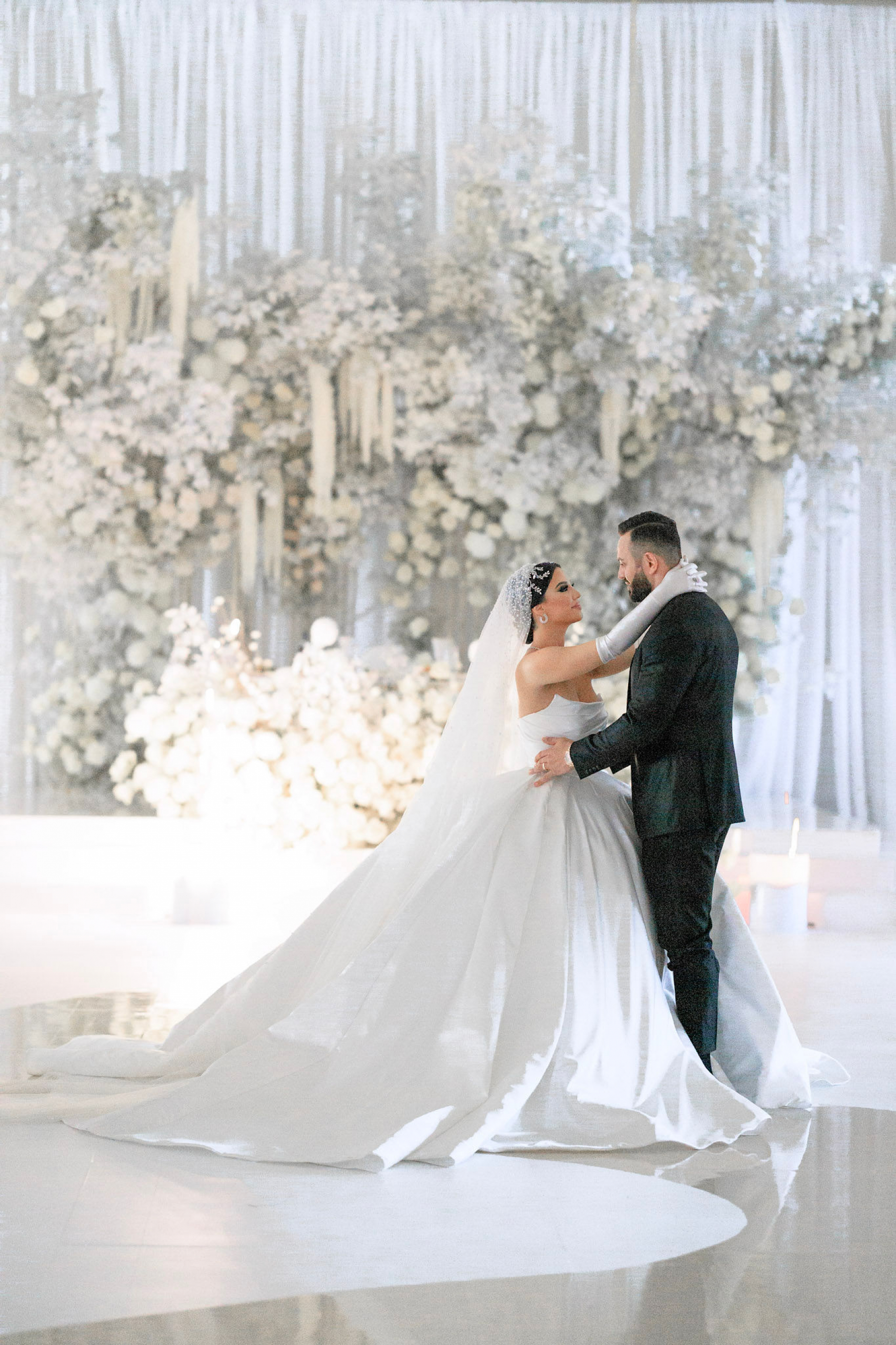 Julia &amp; Emiljan: A Royal Fairytale Unfolds at the Legacy Castle - An Extravagant Celebration of Love photo