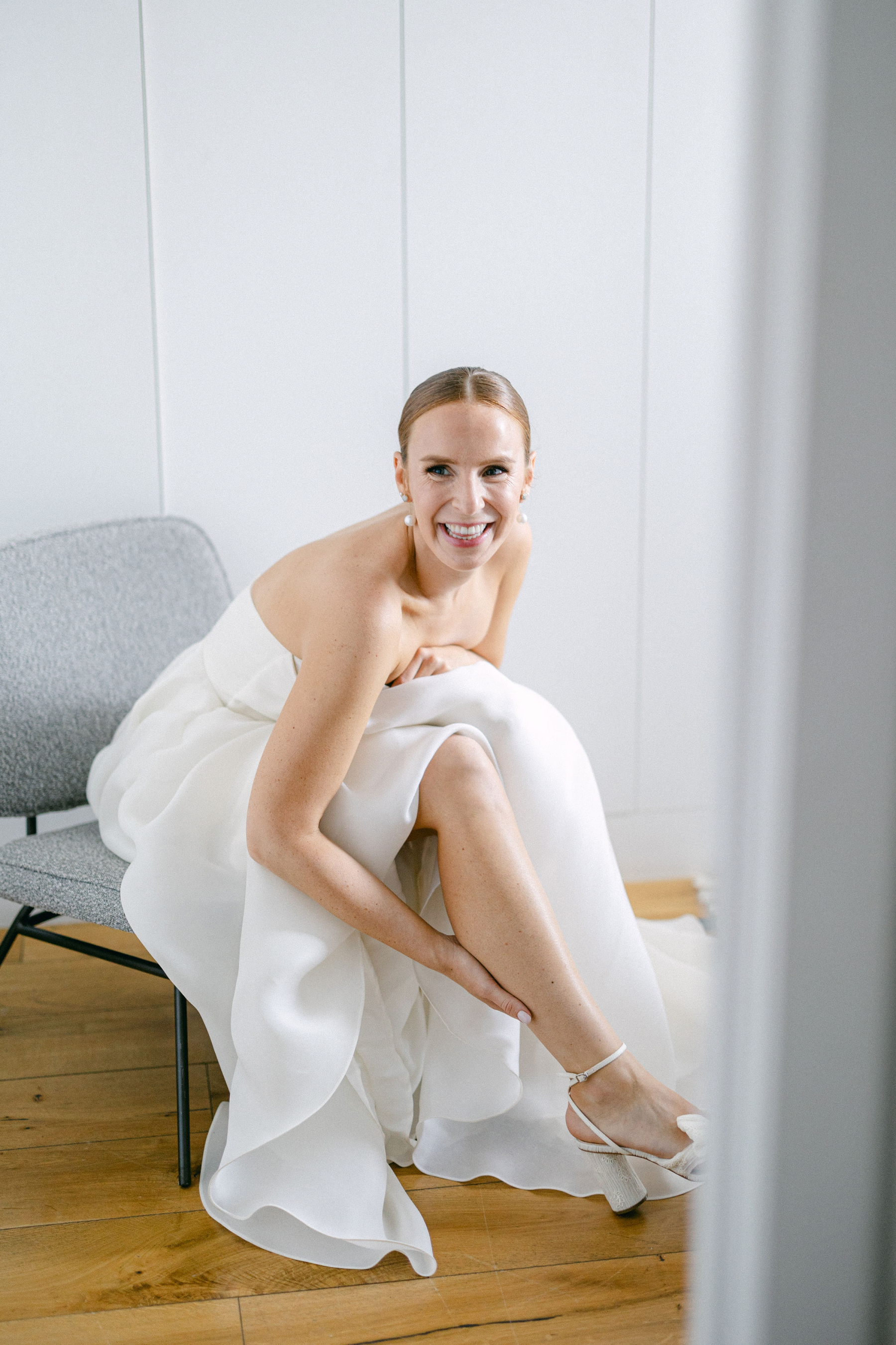 Spotlights and Serendipity: Caroline and William's Romance at the St-James Theatre photo