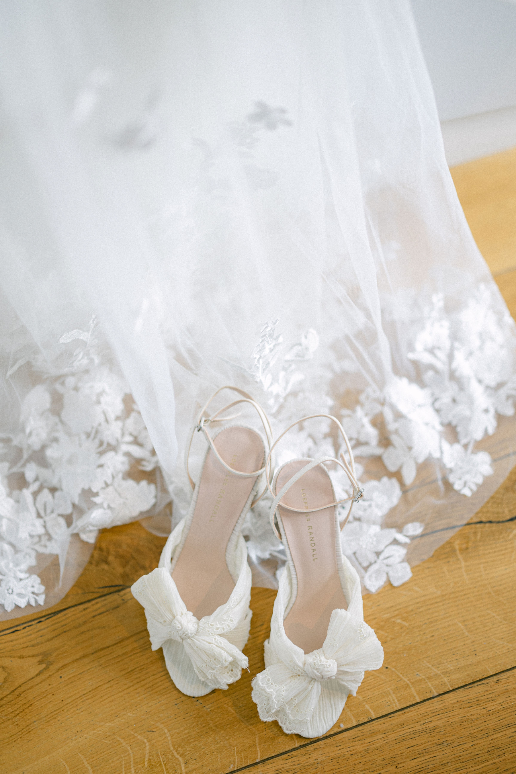 Spotlights and Serendipity: Caroline and William's Romance at the St-James Theatre photo