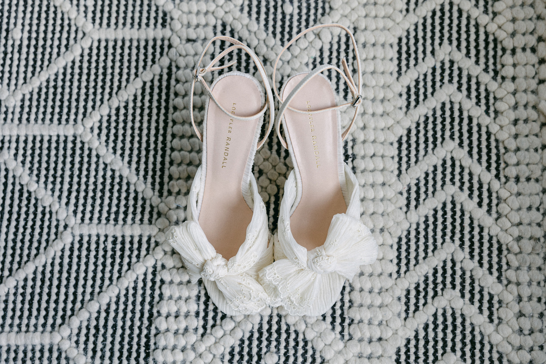 Spotlights and Serendipity: Caroline and William's Romance at the St-James Theatre photo