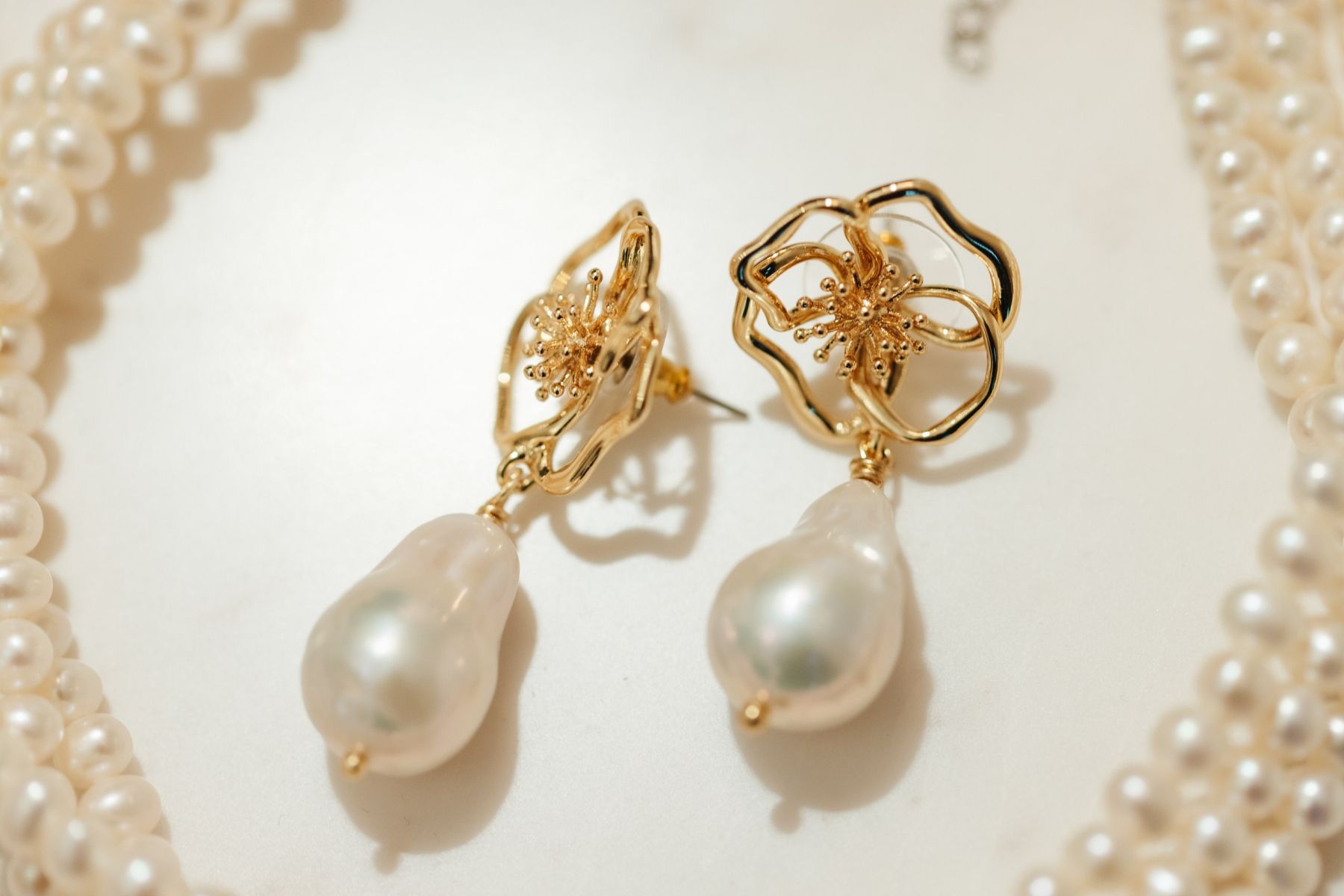 Phoebe &amp; Daniel: A Classic New York 'I Do' at the Beekman Hotel photo