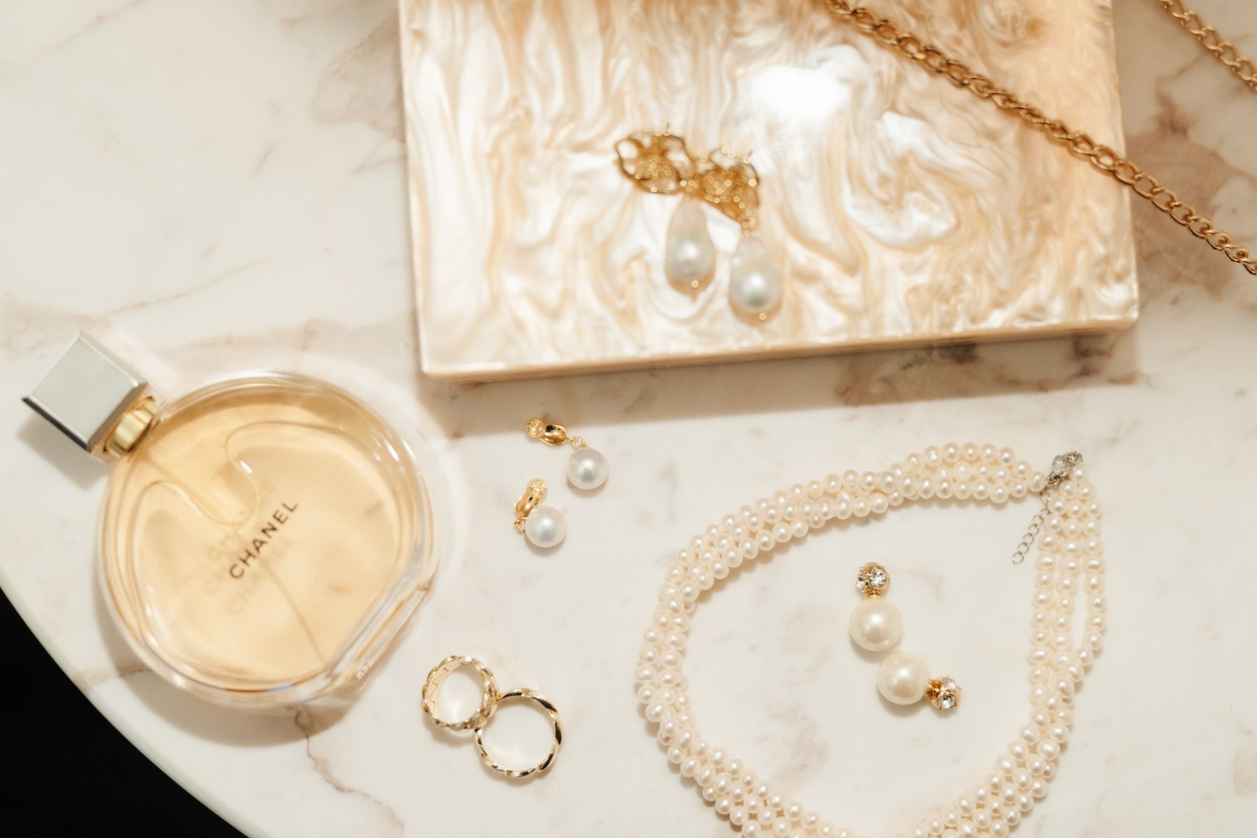 Phoebe &amp; Daniel: A Classic New York 'I Do' at the Beekman Hotel photo