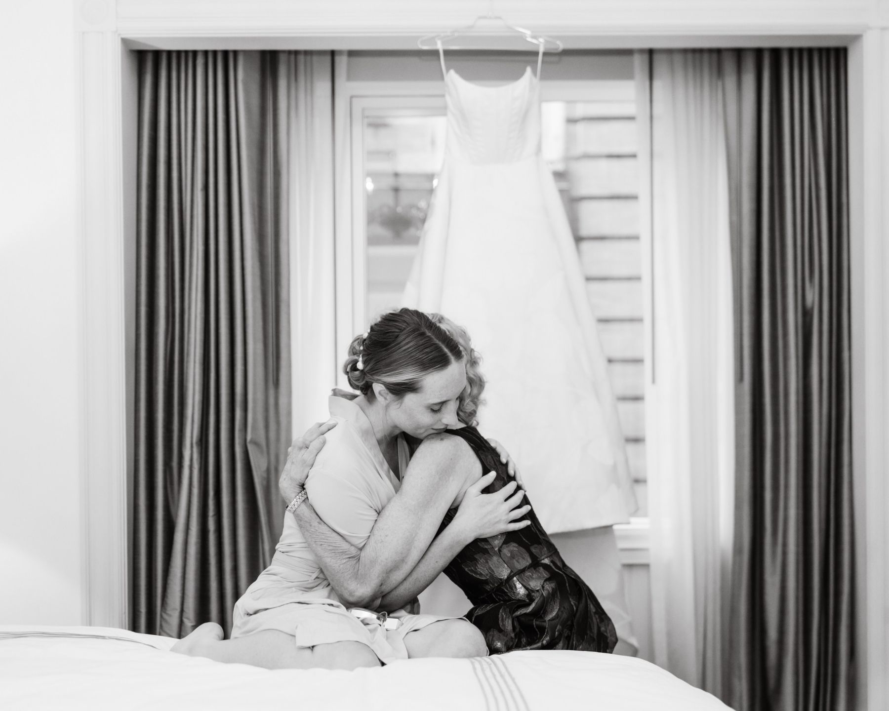 Phoebe &amp; Daniel: A Classic New York 'I Do' at the Beekman Hotel photo