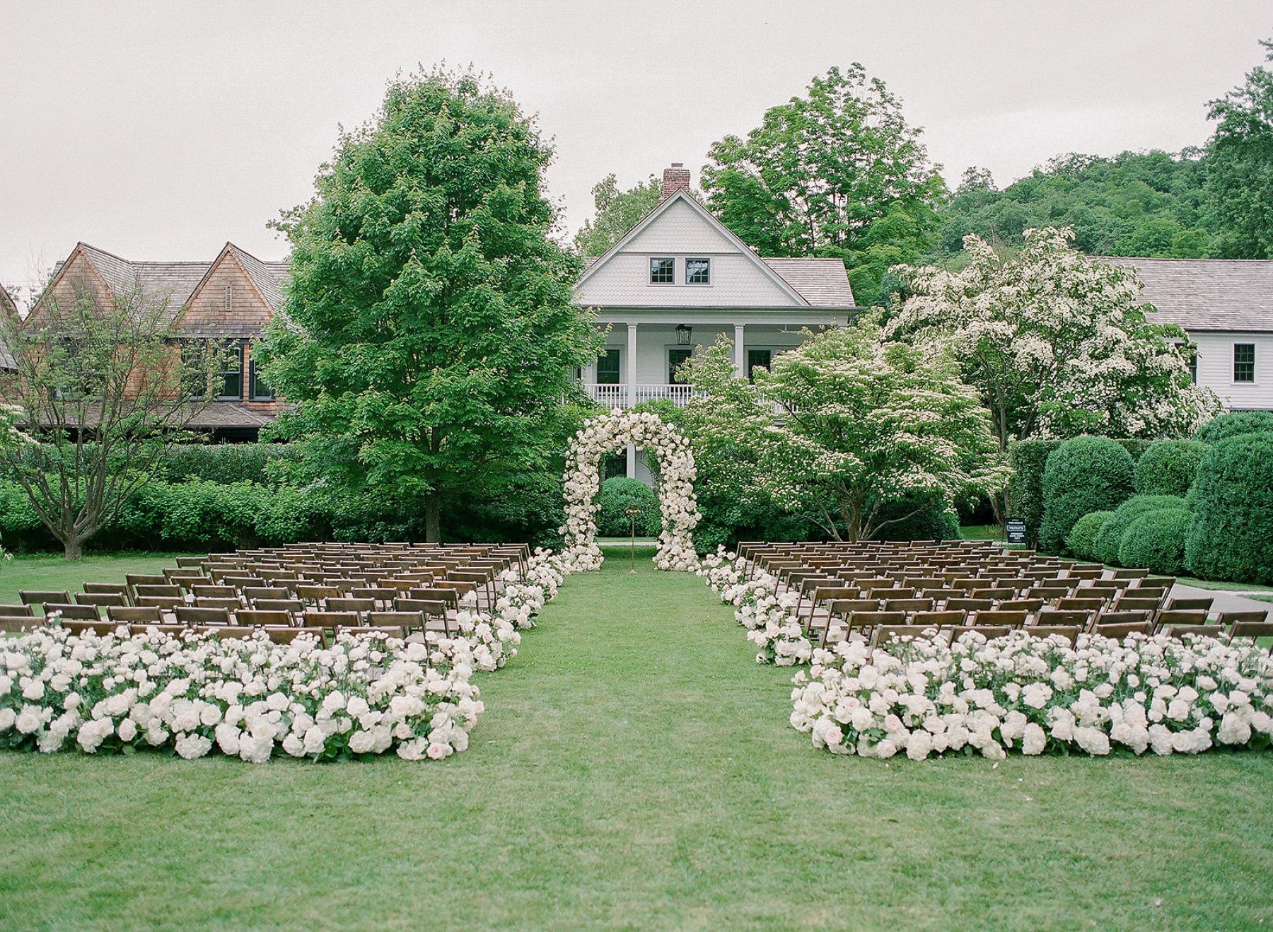 Lauren&amp;Matt: A Valley Rock Inn Love Story Unfolds photo