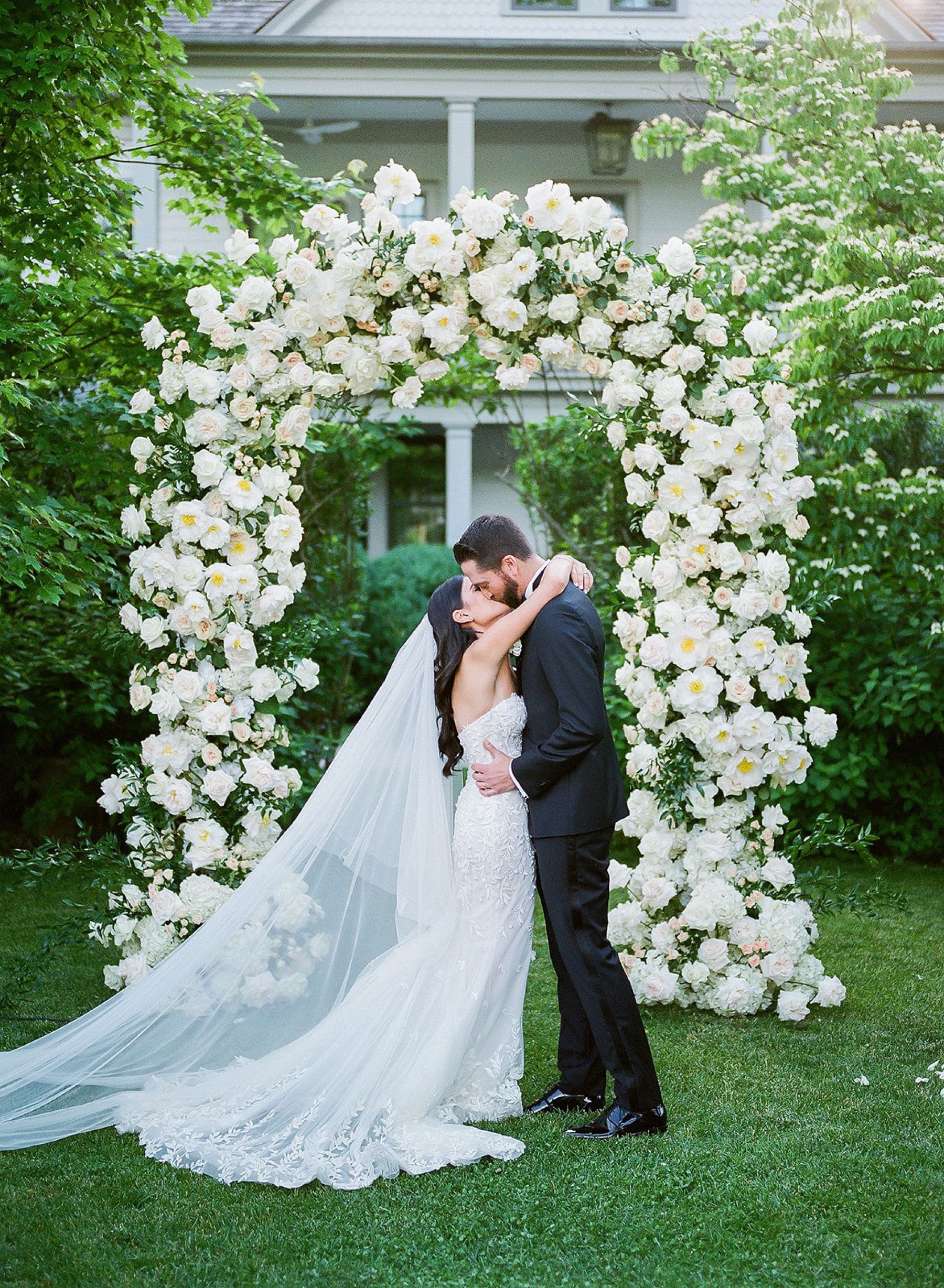 Lauren&amp;Matt: A Valley Rock Inn Love Story Unfolds photo