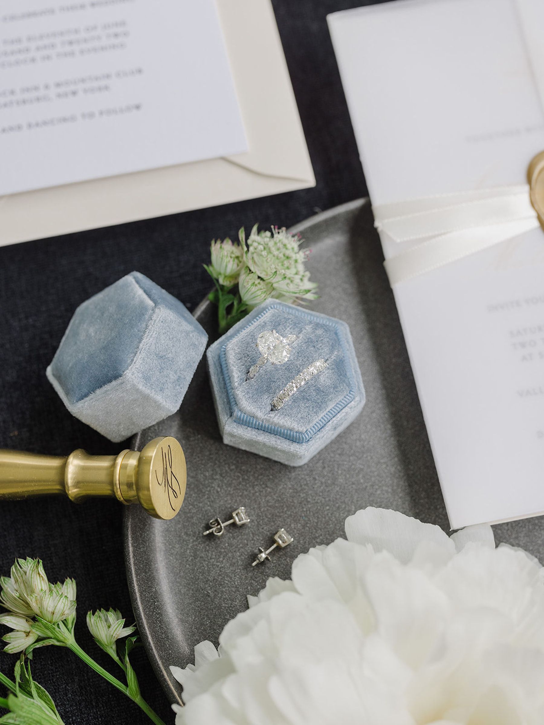 Lauren&amp;Matt: A Valley Rock Inn Love Story Unfolds photo