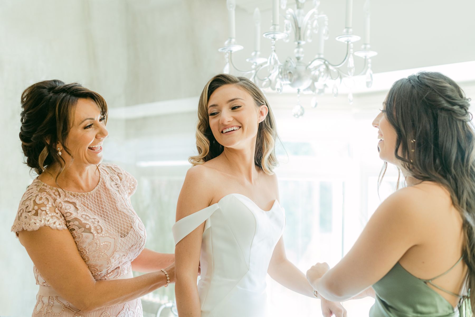 Defying All Odds: The Timeless MontHill Golf &amp; Country Club Vows of Alexandra &amp; Joshua  photo