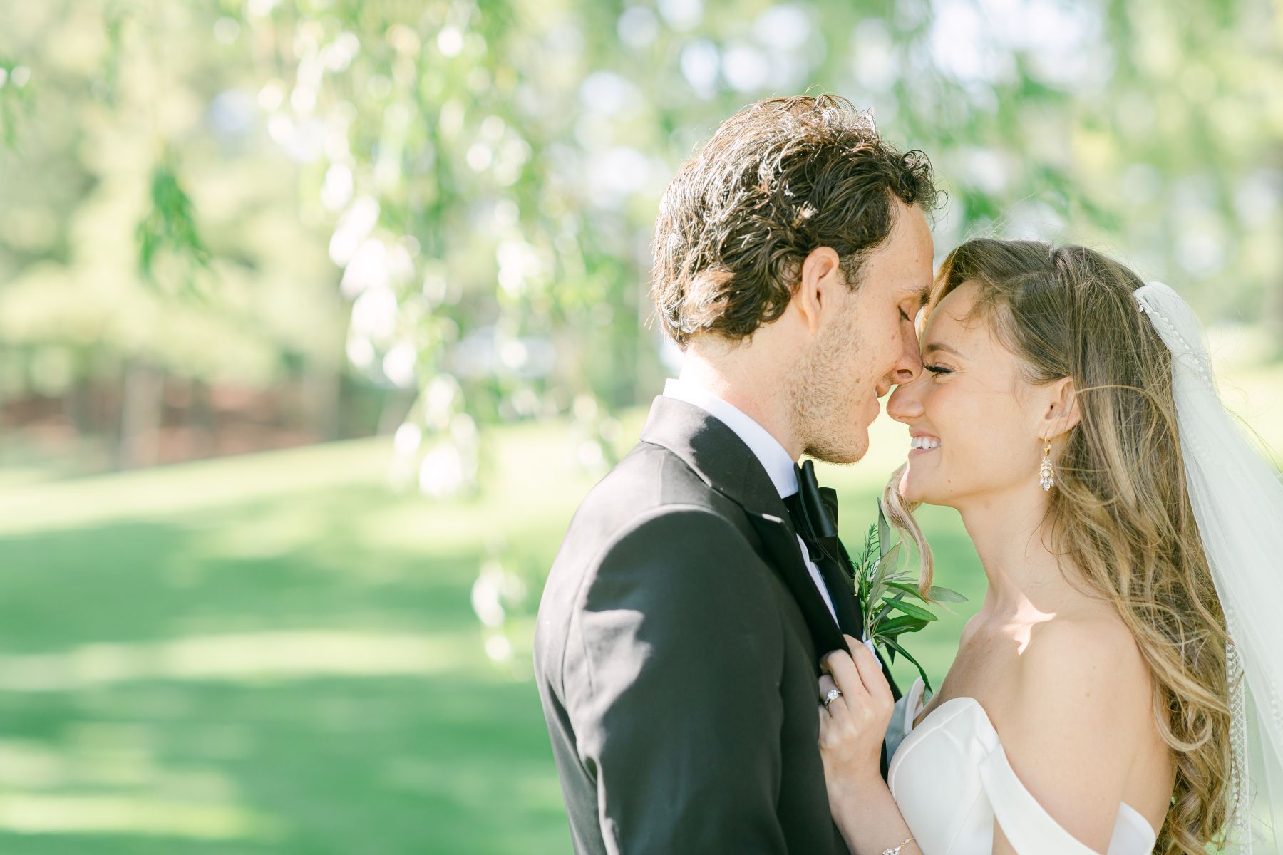 Defying All Odds: The Timeless MontHill Golf &amp; Country Club Vows of Alexandra &amp; Joshua  photo