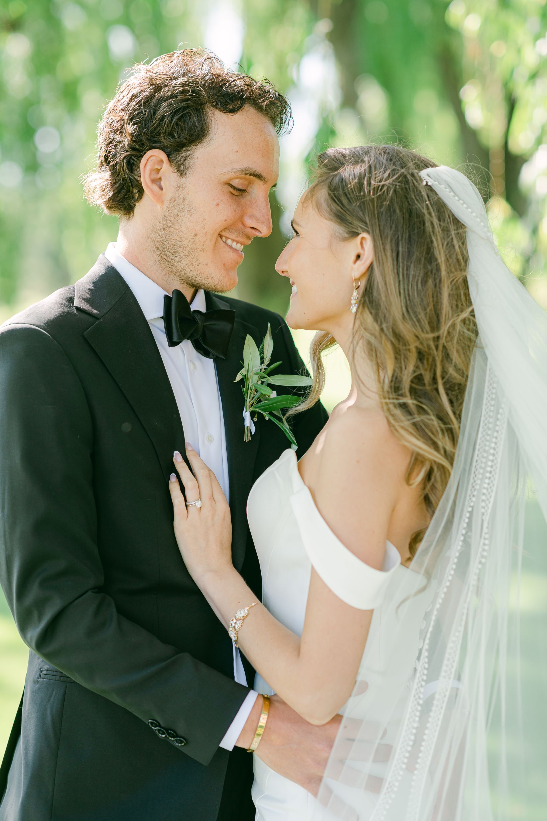 Defying All Odds: The Timeless MontHill Golf &amp; Country Club Vows of Alexandra &amp; Joshua  photo